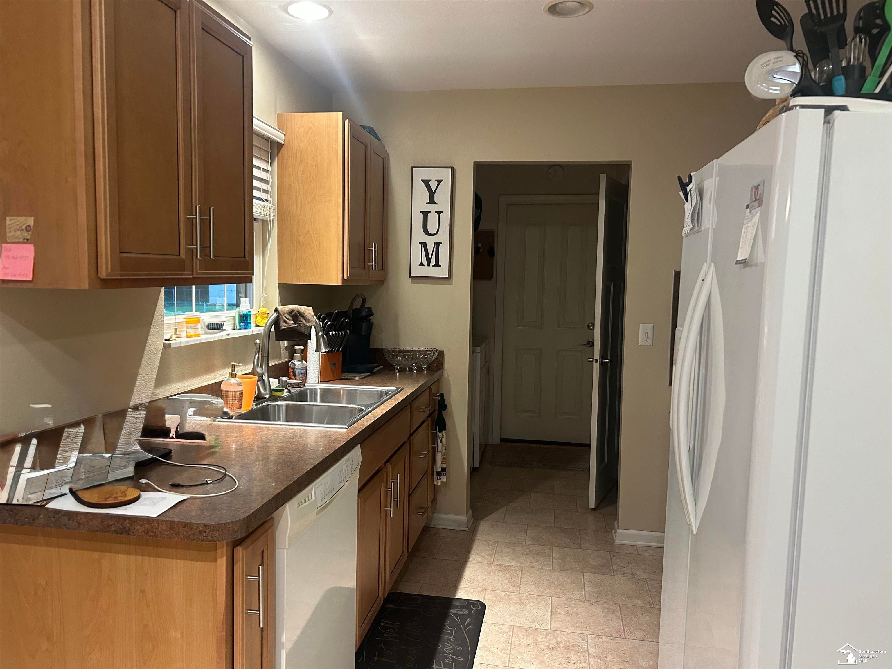 2727 Thunderbird Trail