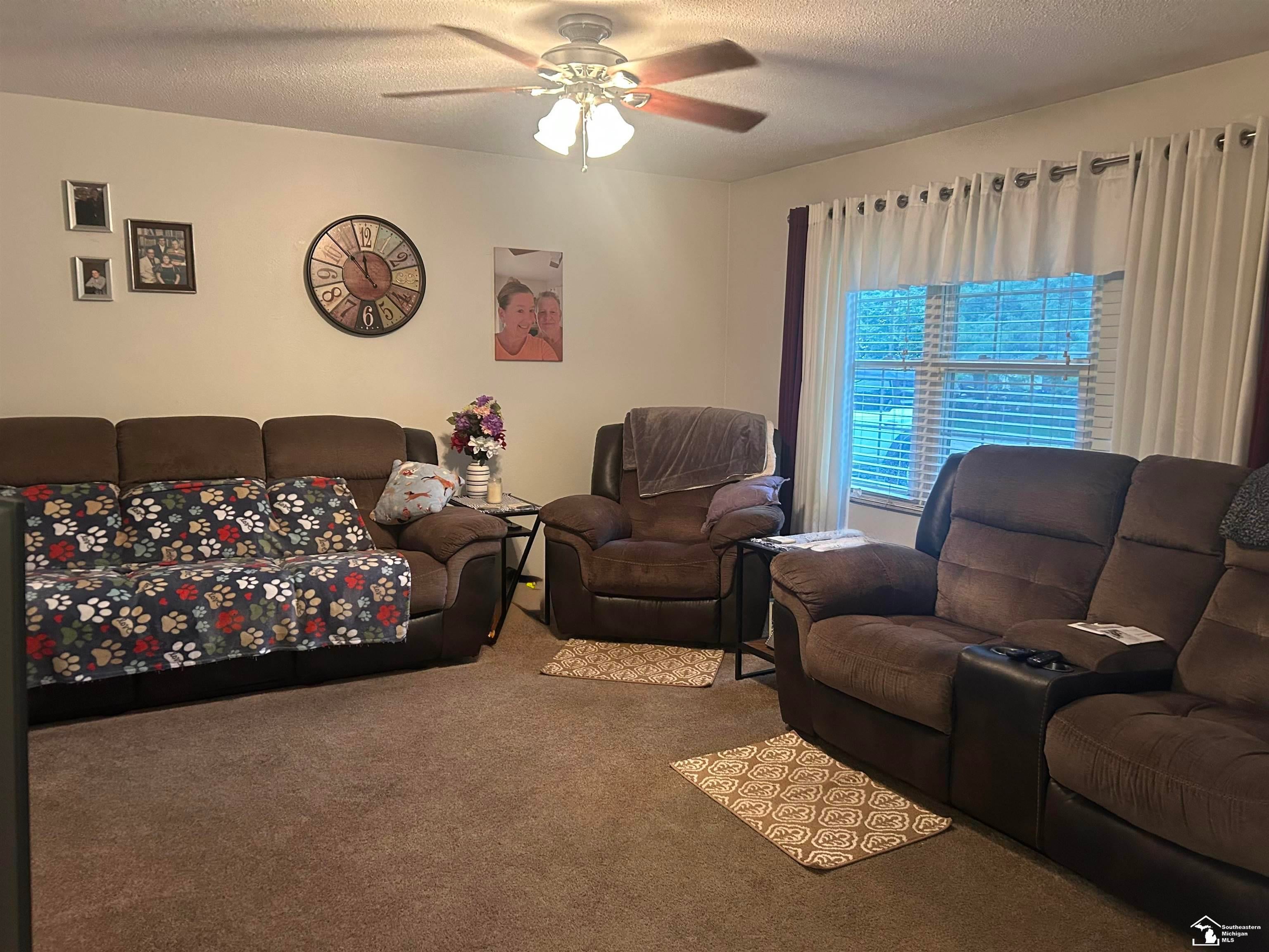 2727 Thunderbird Trail