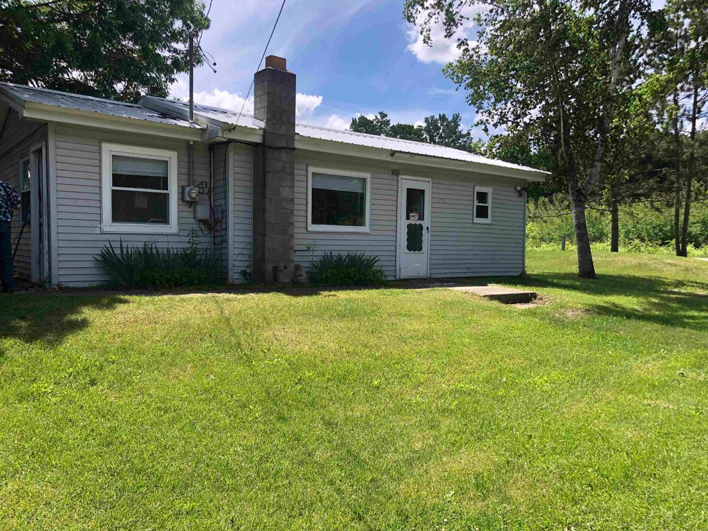Photo of 998 CUTOFF Road, Farwell, MI 48622 (MLS # 50212490)