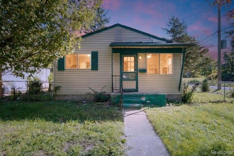 Photo of 16800 Wormer Street, Detroit, MI 48219 (MLS # 61037869)