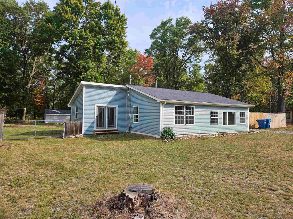 Photo of 8057 Springwood Lake Road, Harrison, MI 48625 (MLS # 50189208)