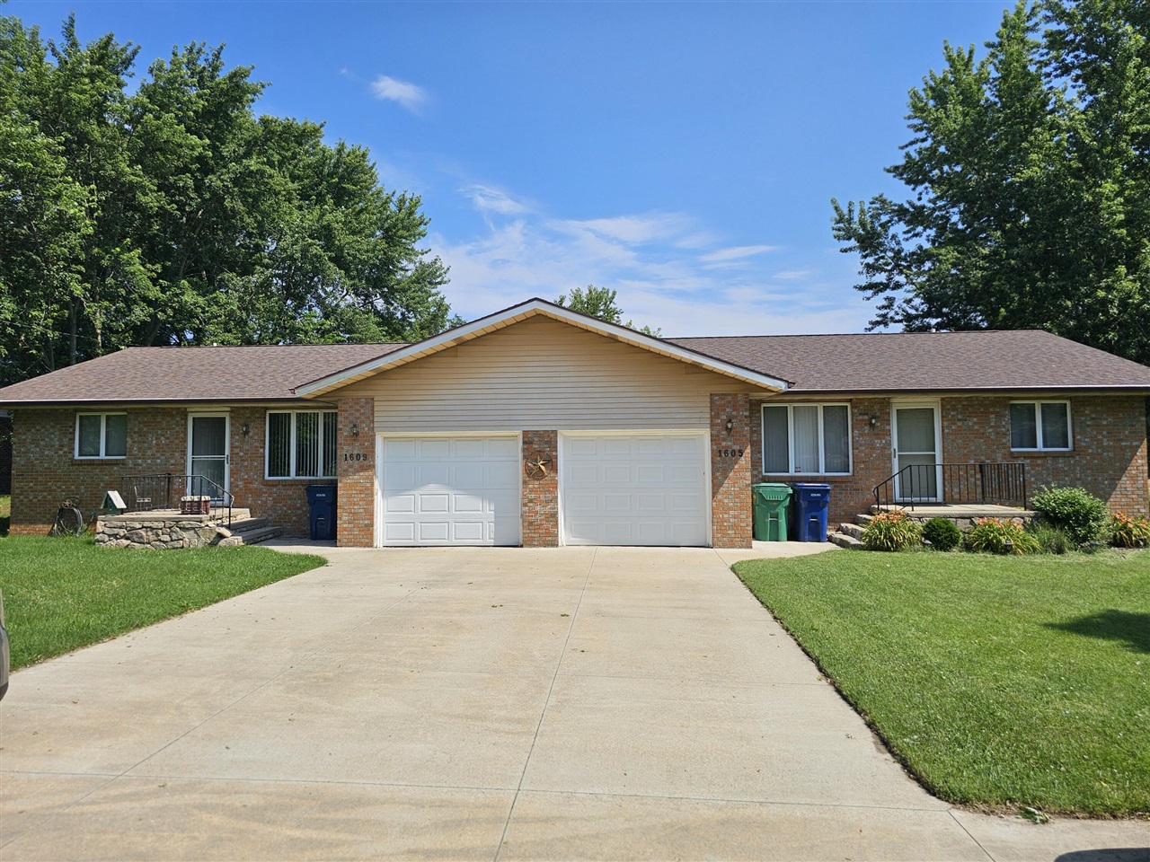 1605 &1609 Pheasant Run