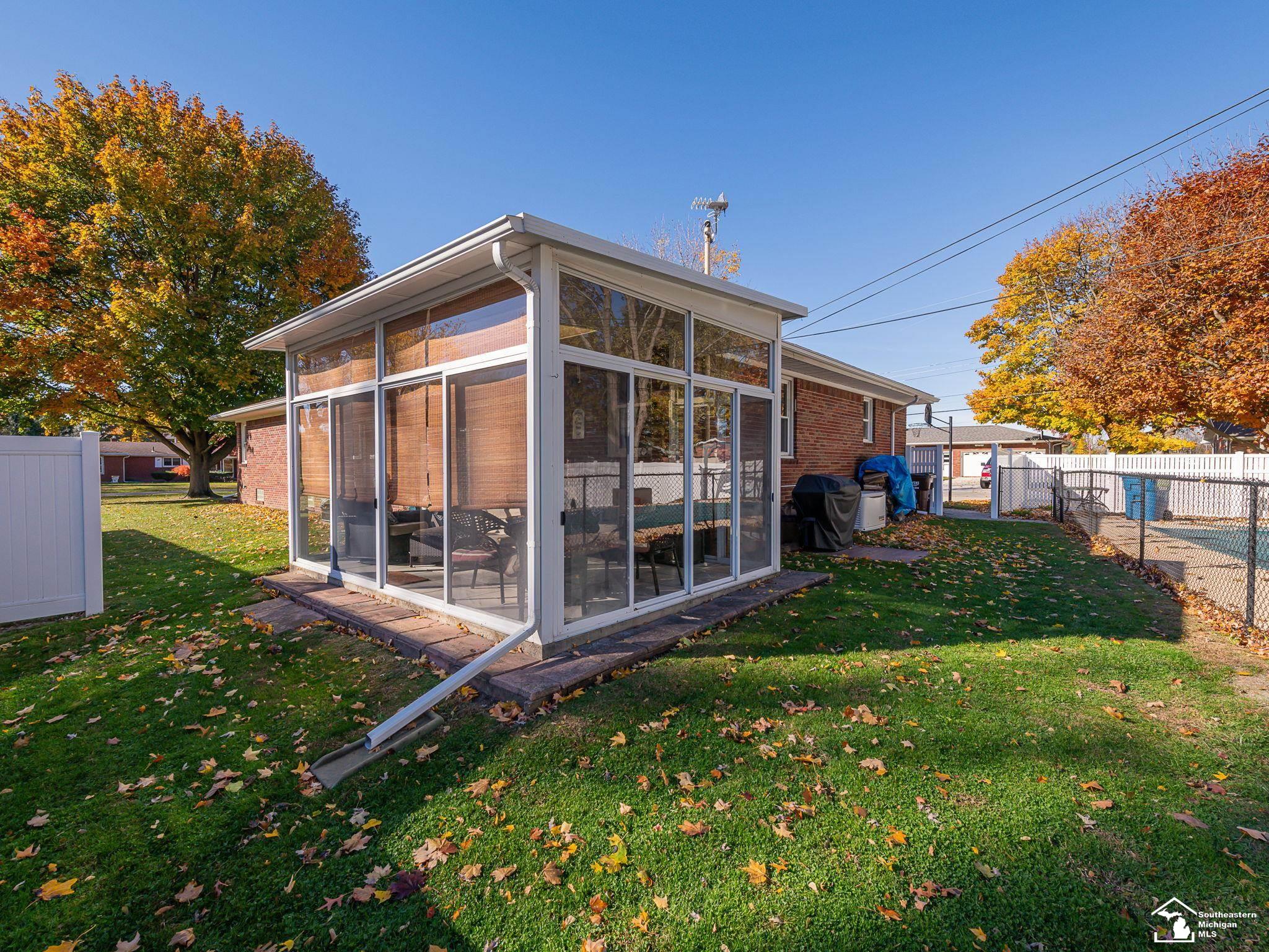 Monroe, Michigan 48161, United States, 3 Bedrooms Bedrooms, ,3 BathroomsBathrooms,Residential,Active,240733