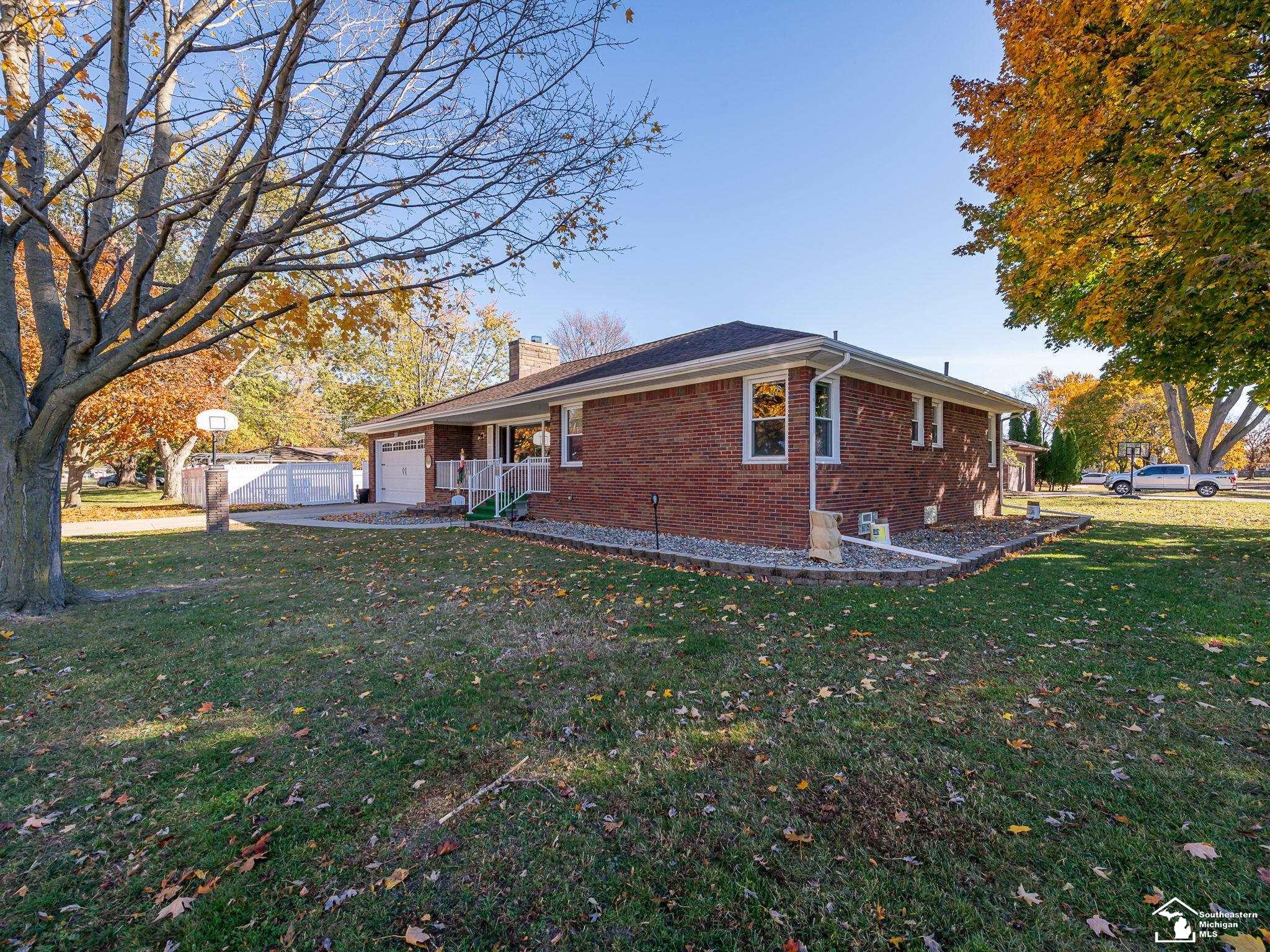 Monroe, Michigan 48161, United States, 3 Bedrooms Bedrooms, ,3 BathroomsBathrooms,Residential,Active,240733