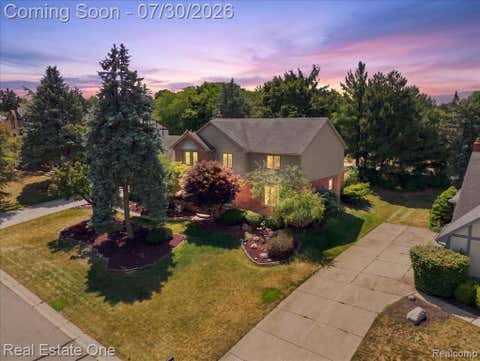 Photo of 1774 White Water Drive, Rochester Hills, MI 48309 (MLS # 61015379)