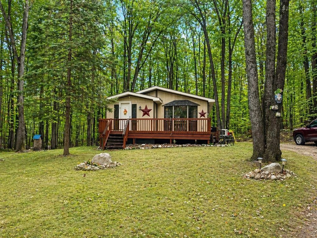 Photo of 2081 Hemlock Lane, Farwell, MI 48622 (MLS # 50205013)