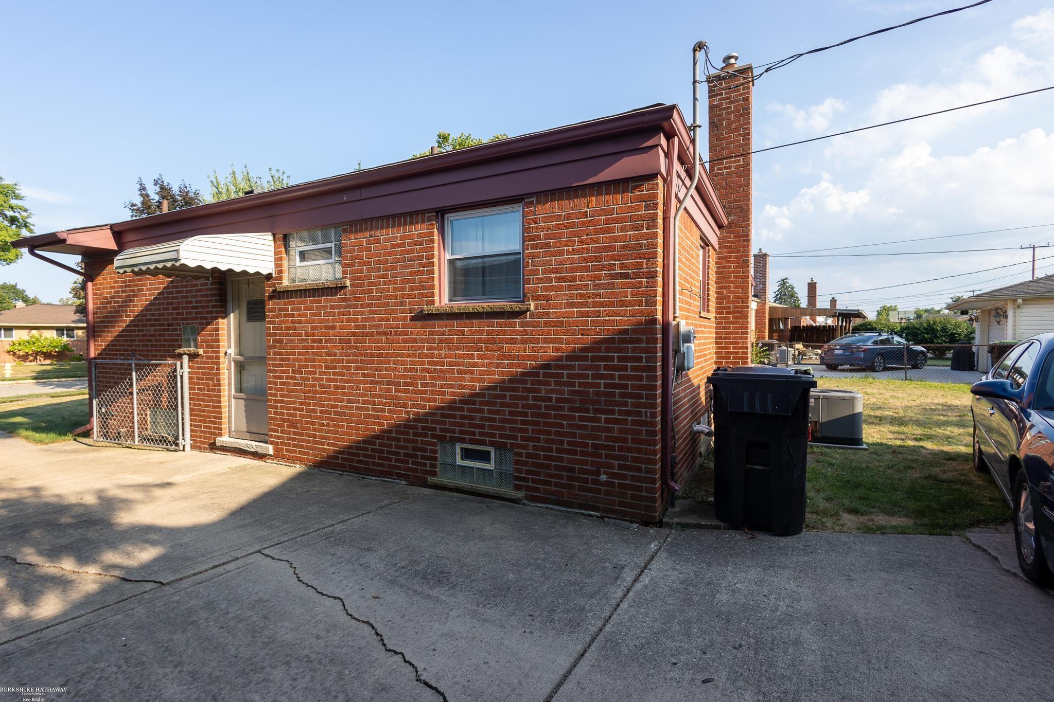 Trenton, Michigan 48183, United States, 3 Bedrooms Bedrooms, ,2 BathroomsBathrooms,Residential,Active,193202