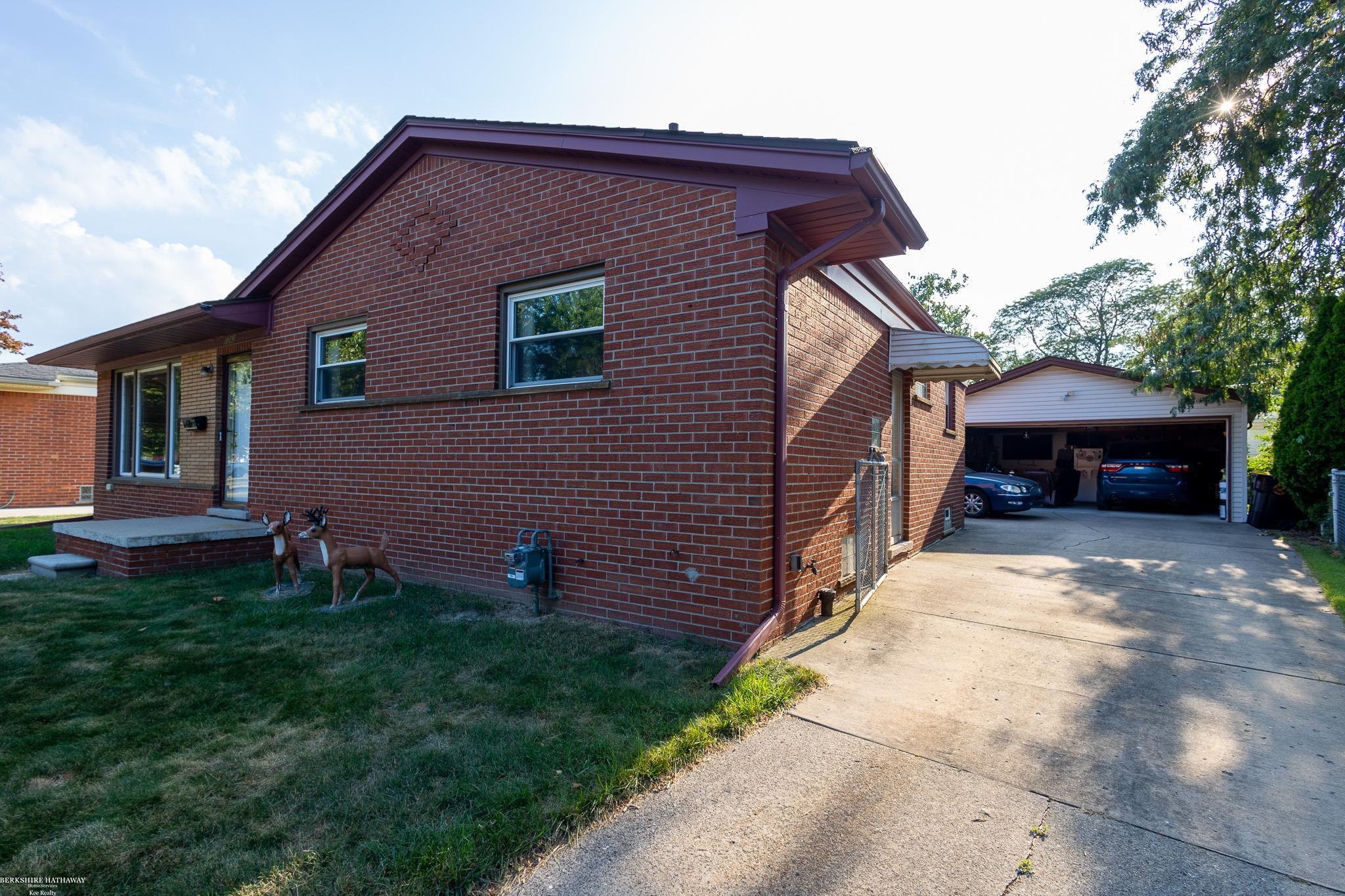 Trenton, Michigan 48183, United States, 3 Bedrooms Bedrooms, ,2 BathroomsBathrooms,Residential,Active,193202