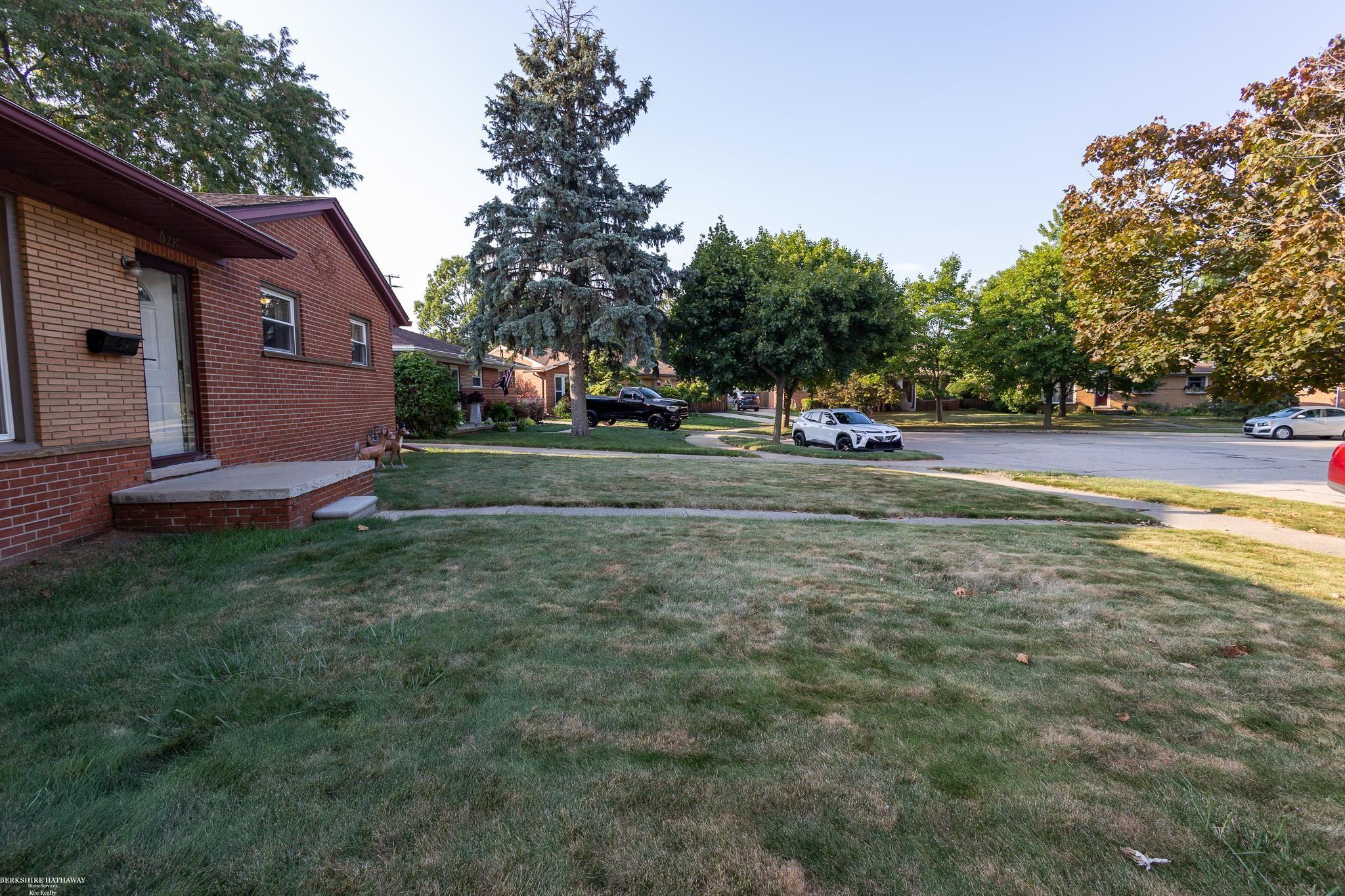 Trenton, Michigan 48183, United States, 3 Bedrooms Bedrooms, ,2 BathroomsBathrooms,Residential,Active,193202