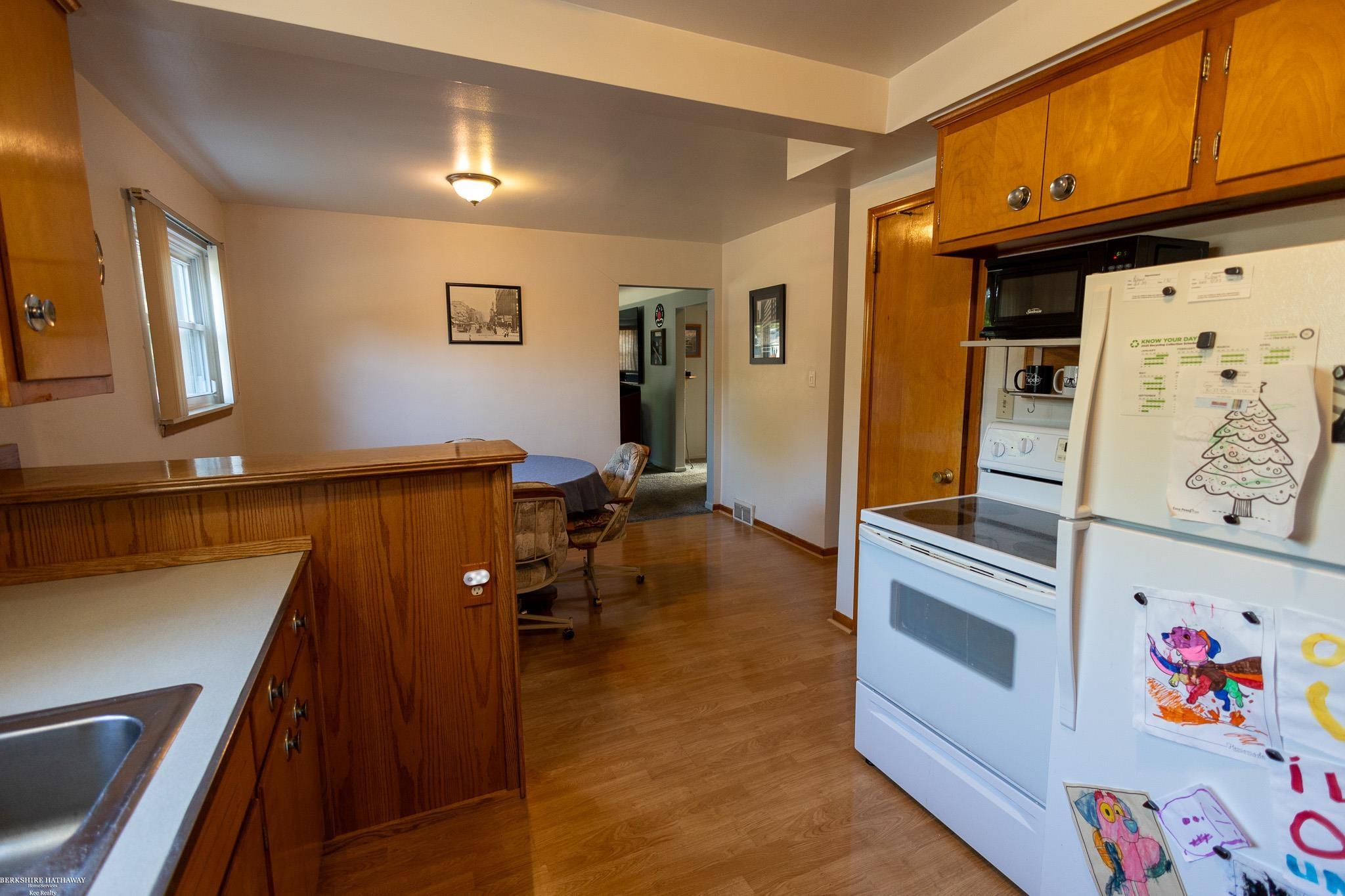 Trenton, Michigan 48183, United States, 3 Bedrooms Bedrooms, ,2 BathroomsBathrooms,Residential,Active,193202