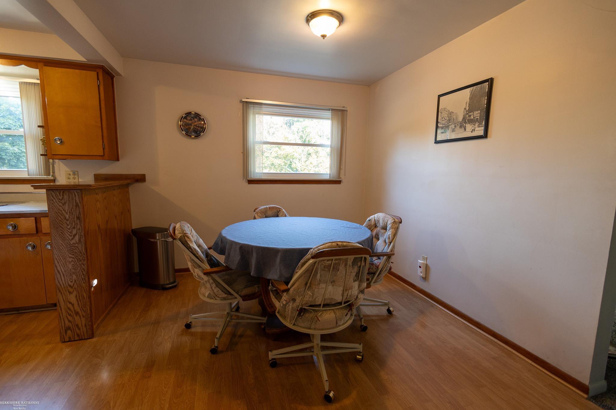 Trenton, Michigan 48183, United States, 3 Bedrooms Bedrooms, ,2 BathroomsBathrooms,Residential,Active,193202