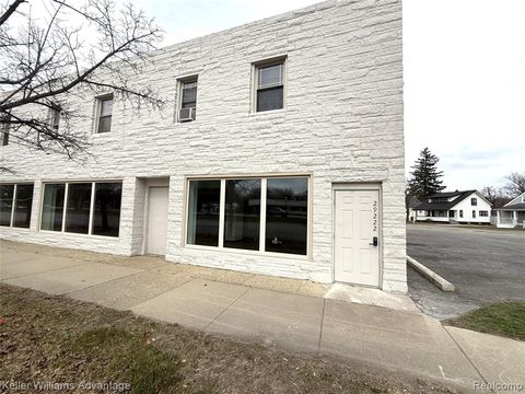 Photo of 29222 Grand River Avenue 5 #5, Farmington Hills, MI 48336 (MLS # 60981106)