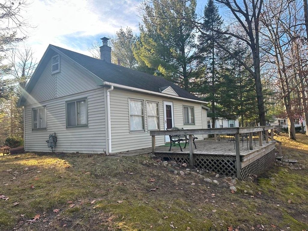 Photo of 662 Lakeview Drive, Harrison, MI 48625 (MLS # 50193567)