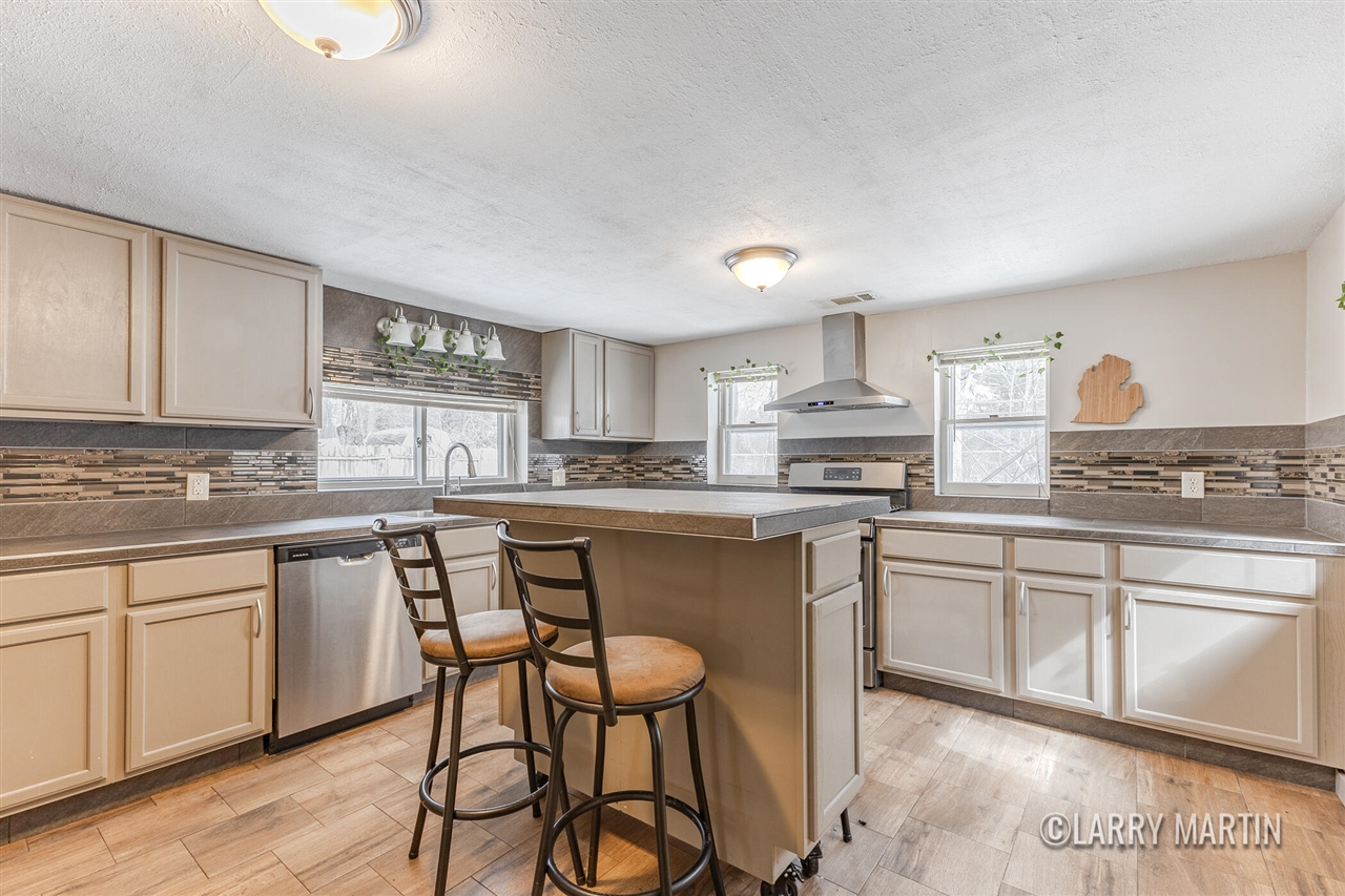 2052 Woodward Street