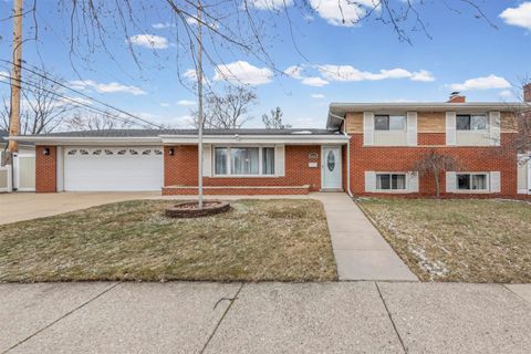 Photo of 20801 Paloma Street, Saint Clair Shores, MI 48080 (MLS # 50201981)