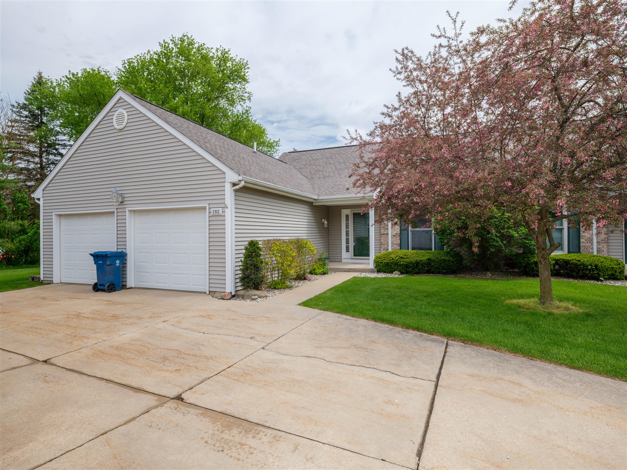 2912 Hunters Place