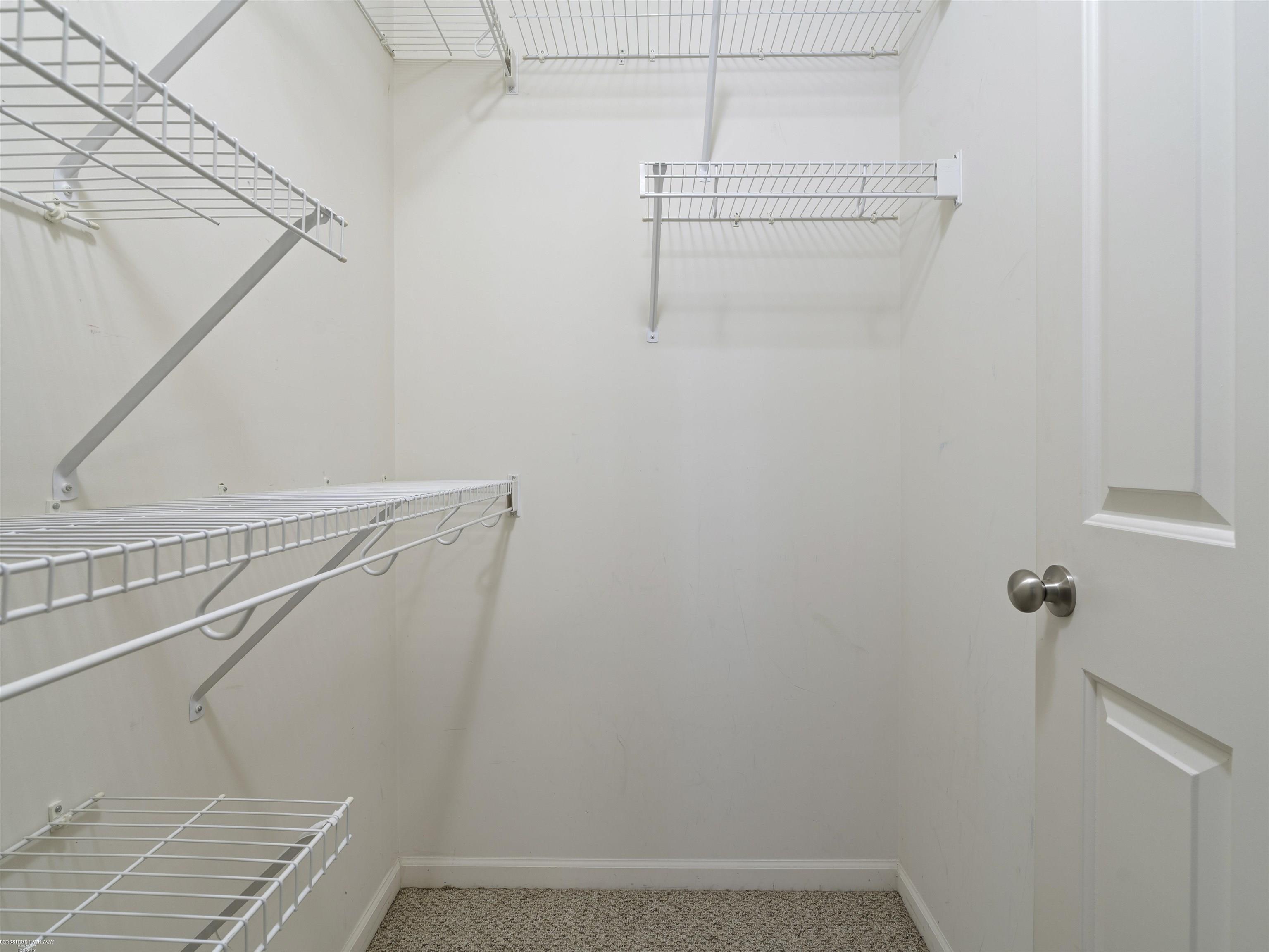 Harrison Twp, Michigan 48045, United States, 2 Bedrooms Bedrooms, ,3 BathroomsBathrooms,Residential,Active,253573