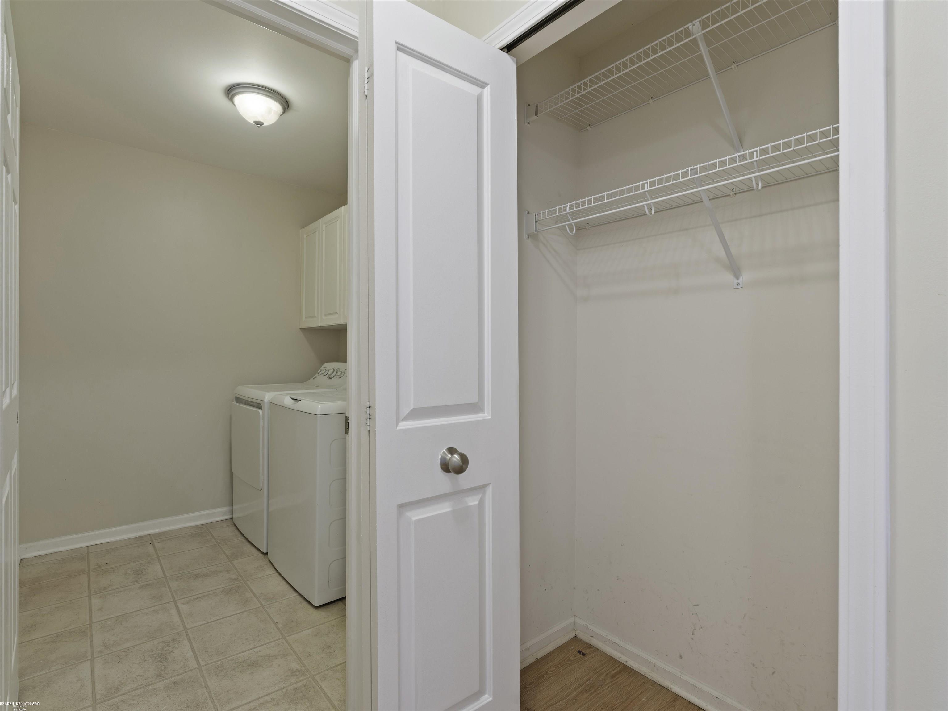 Harrison Twp, Michigan 48045, United States, 2 Bedrooms Bedrooms, ,3 BathroomsBathrooms,Residential,Active,253573