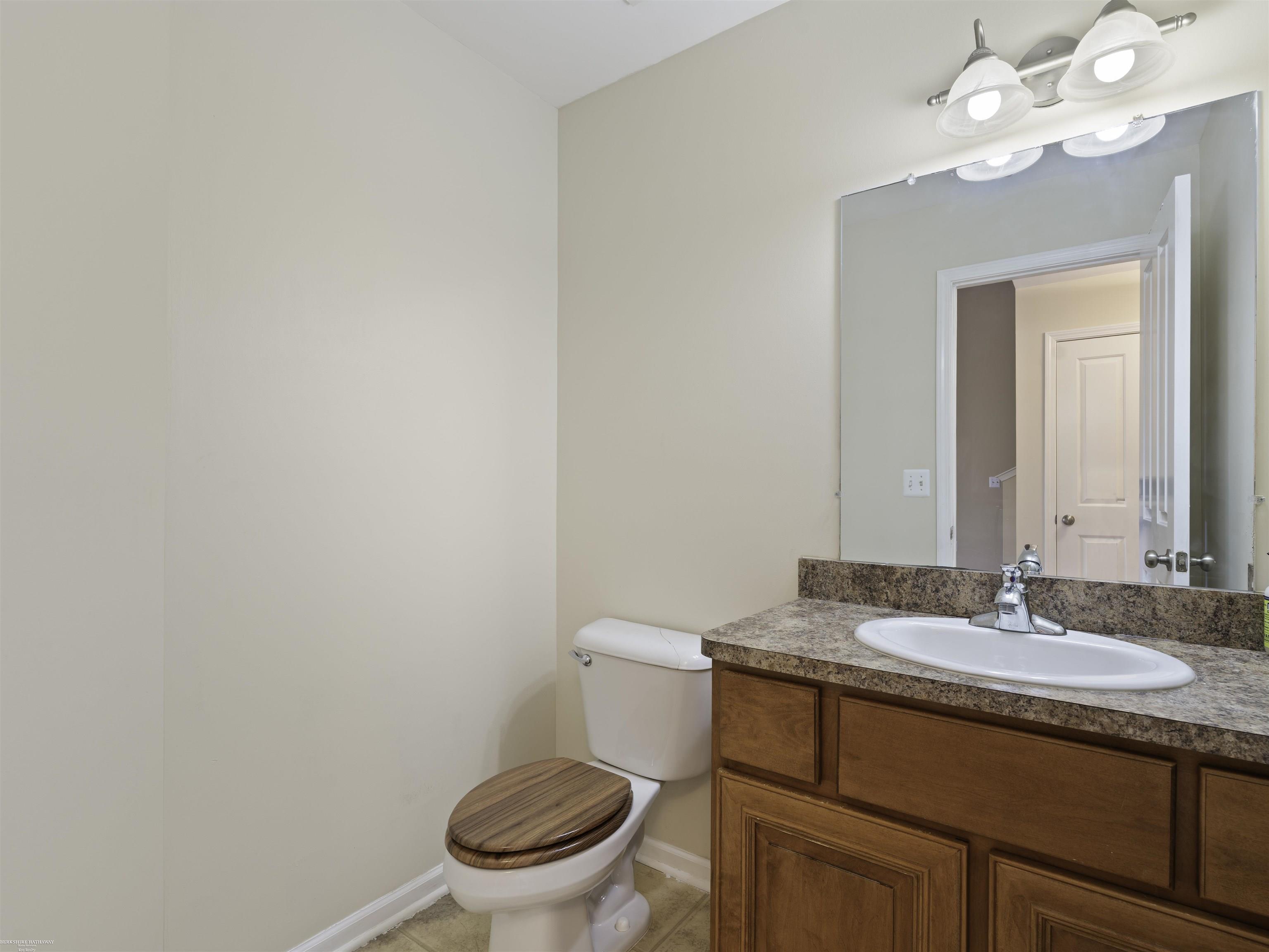 Harrison Twp, Michigan 48045, United States, 2 Bedrooms Bedrooms, ,3 BathroomsBathrooms,Residential,Active,253573