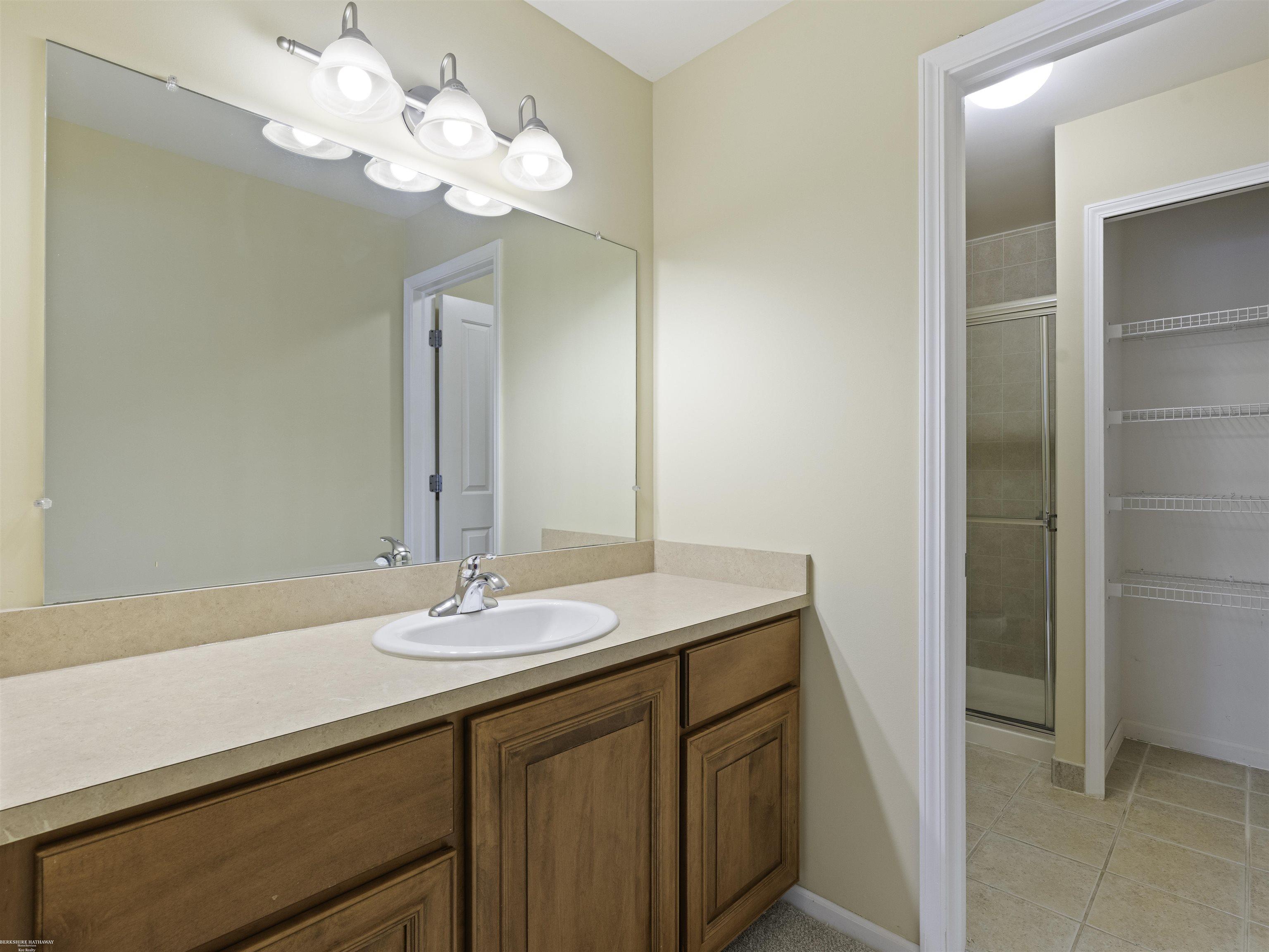 Harrison Twp, Michigan 48045, United States, 2 Bedrooms Bedrooms, ,3 BathroomsBathrooms,Residential,Active,253573