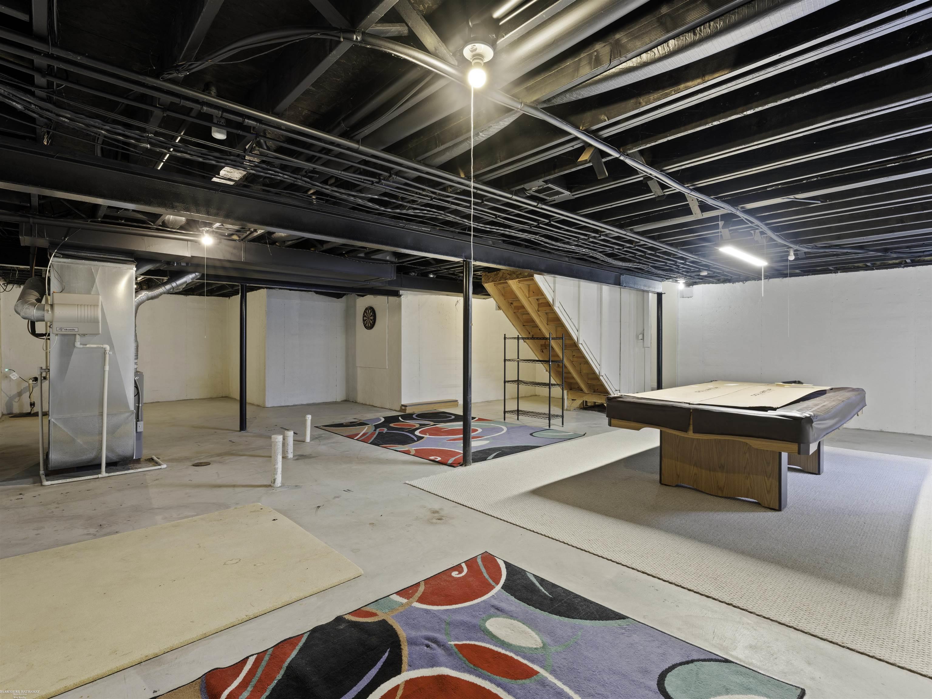 Harrison Twp, Michigan 48045, United States, 2 Bedrooms Bedrooms, ,3 BathroomsBathrooms,Residential,Active,253573