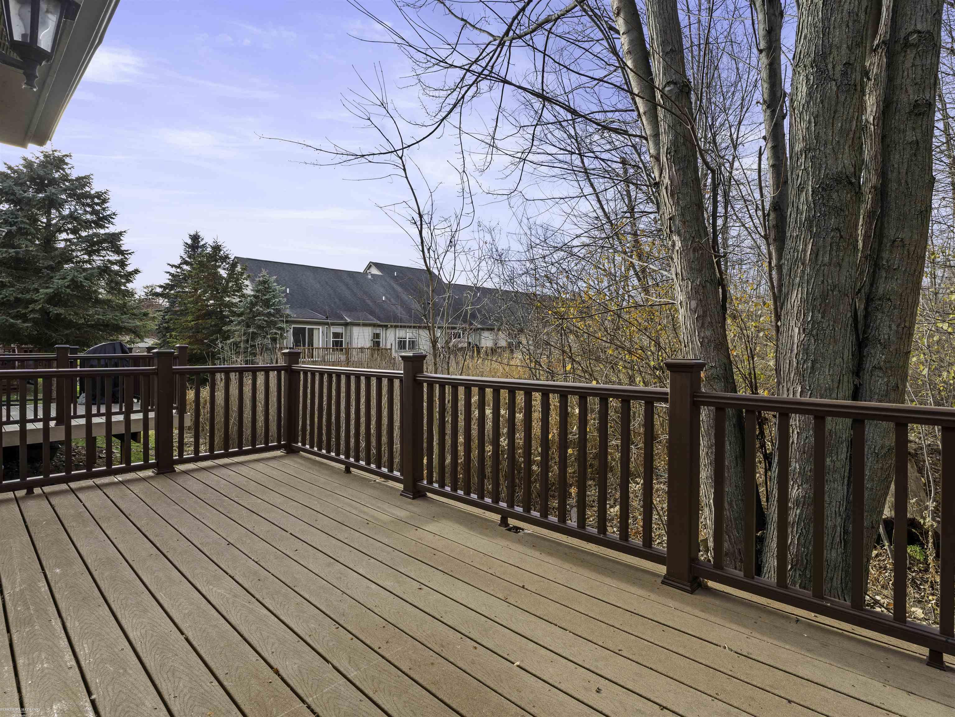 Harrison Twp, Michigan 48045, United States, 2 Bedrooms Bedrooms, ,3 BathroomsBathrooms,Residential,Active,253573