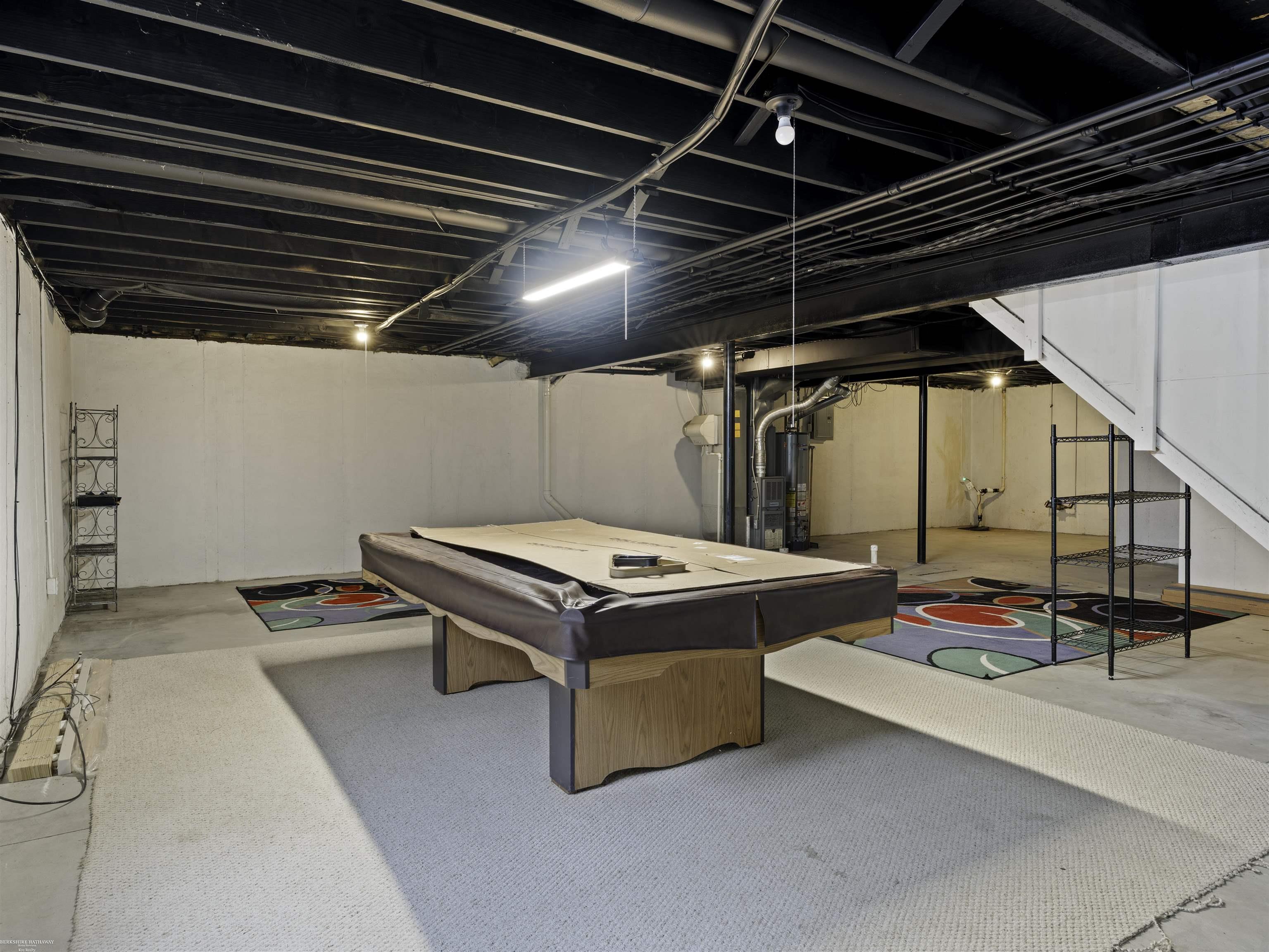 Harrison Twp, Michigan 48045, United States, 2 Bedrooms Bedrooms, ,3 BathroomsBathrooms,Residential,Active,253573