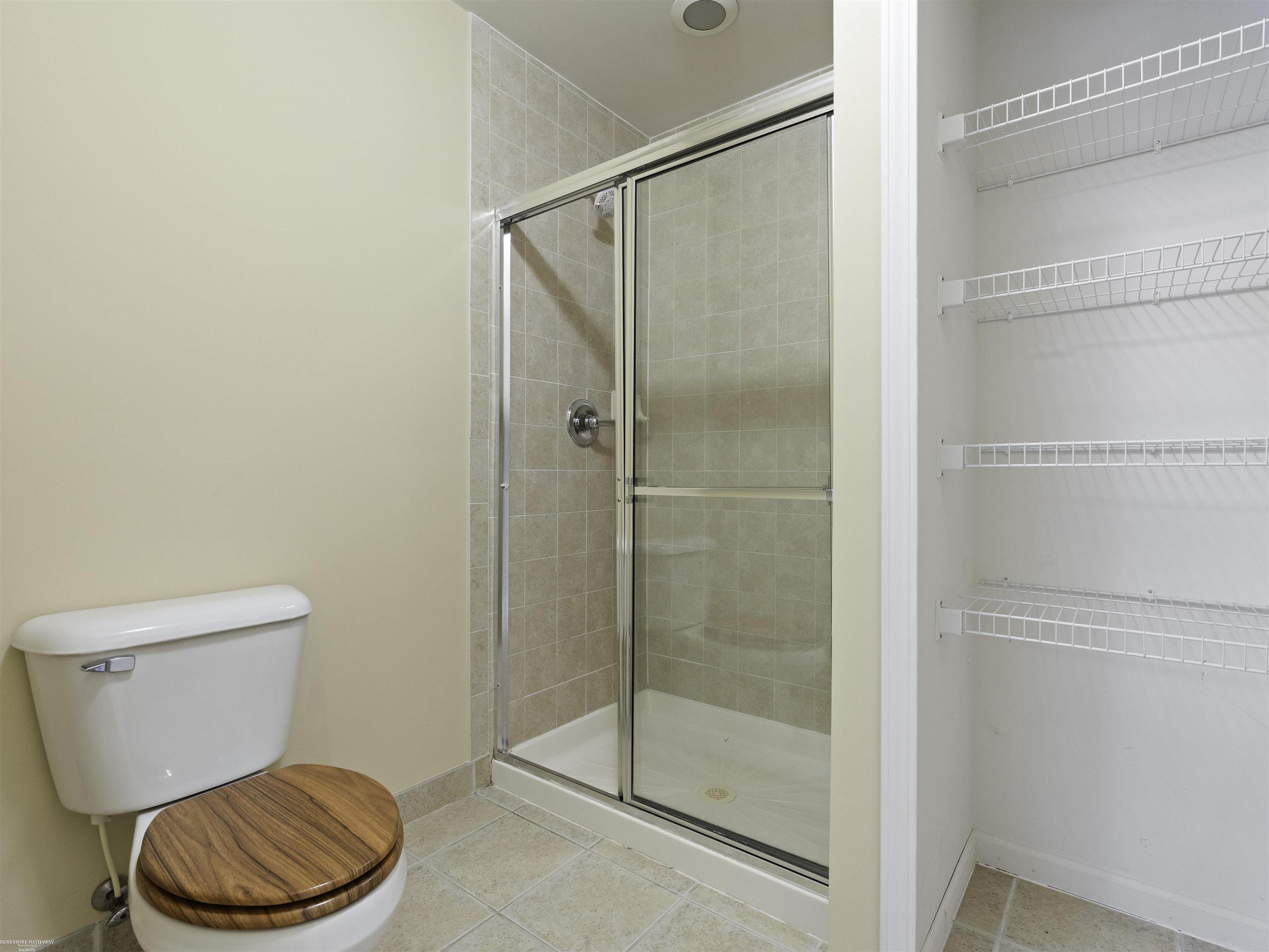 Harrison Twp, Michigan 48045, United States, 2 Bedrooms Bedrooms, ,3 BathroomsBathrooms,Residential,Active,253573