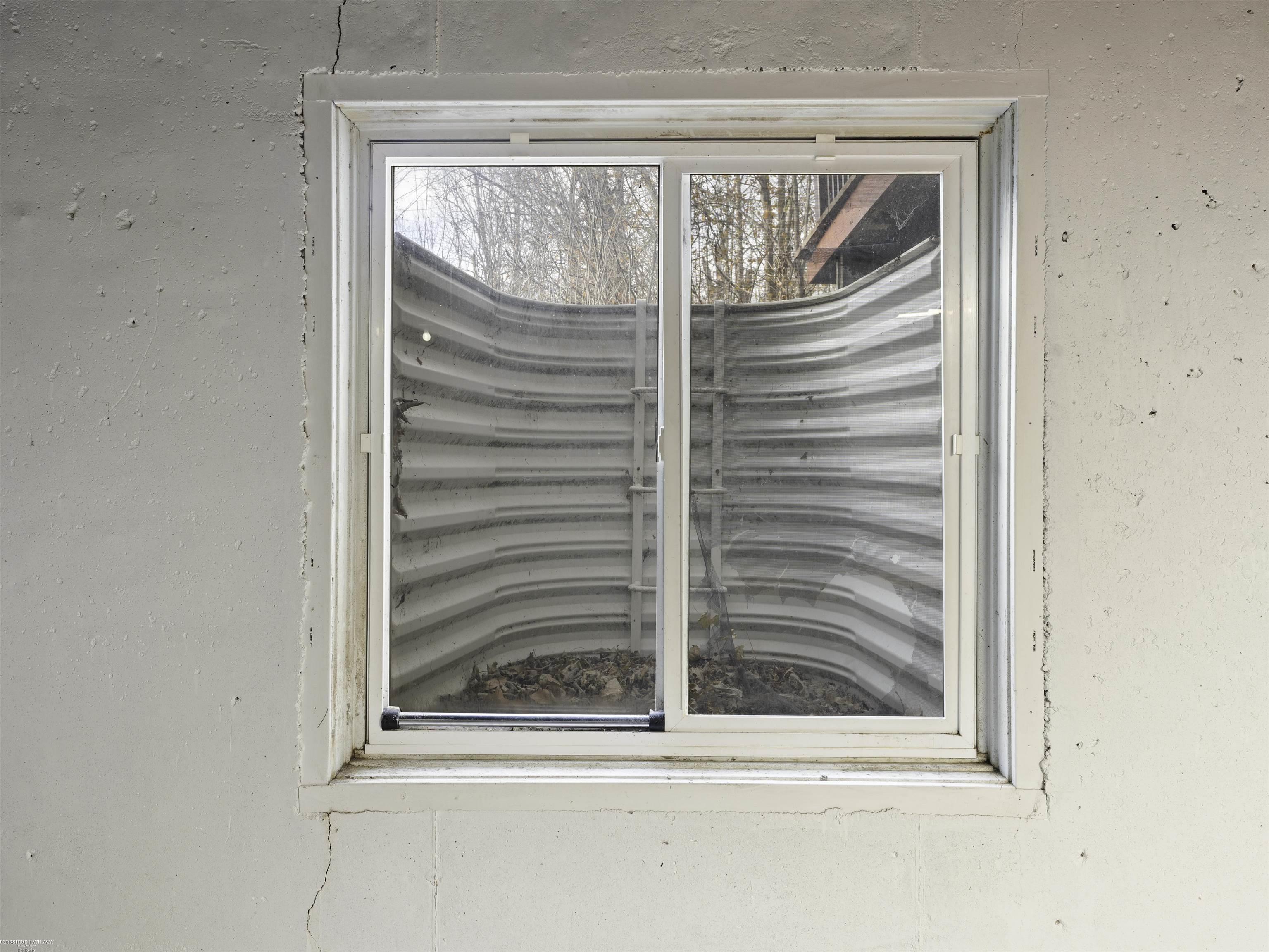 Harrison Twp, Michigan 48045, United States, 2 Bedrooms Bedrooms, ,3 BathroomsBathrooms,Residential,Active,253573