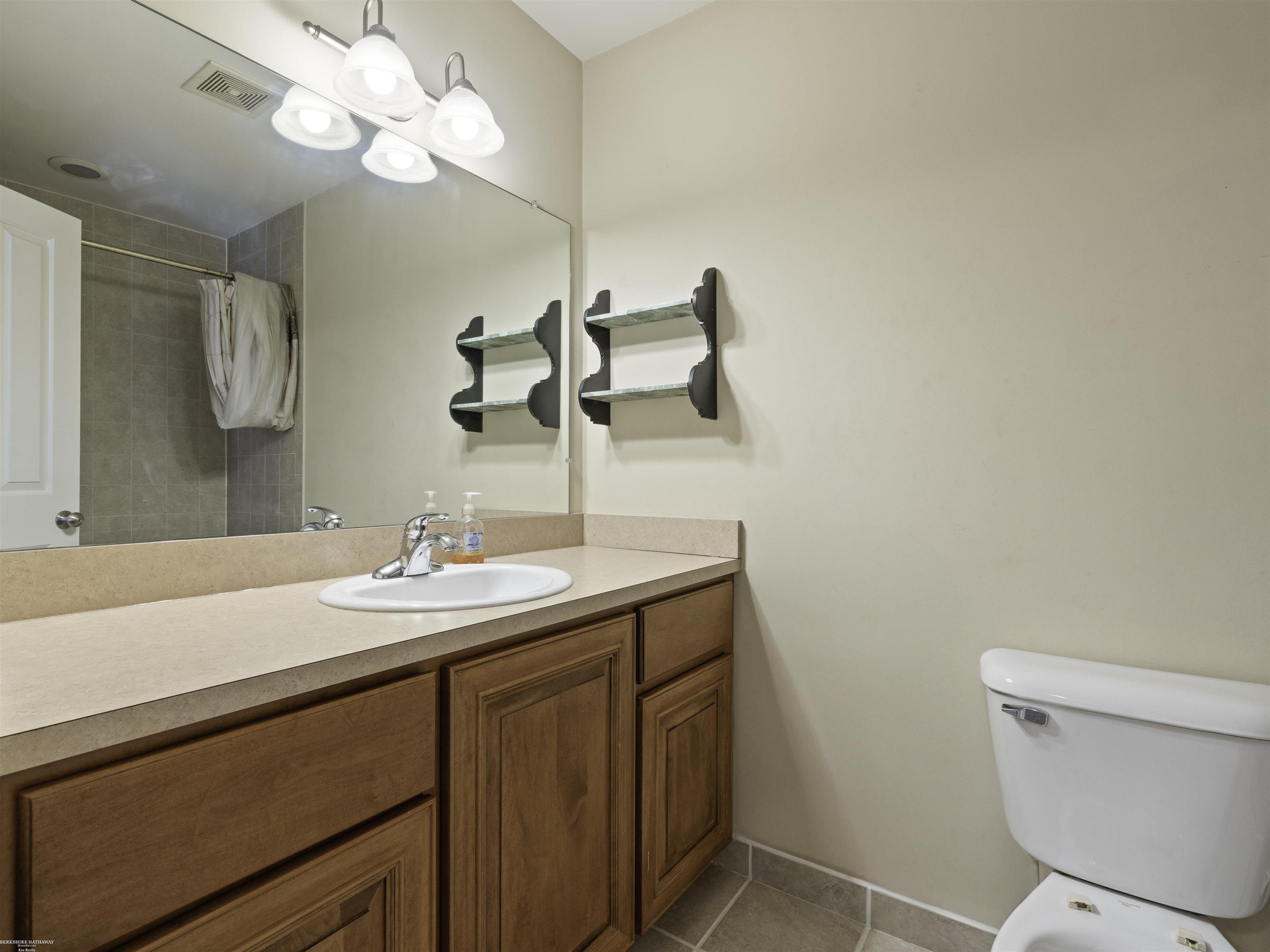 Harrison Twp, Michigan 48045, United States, 2 Bedrooms Bedrooms, ,3 BathroomsBathrooms,Residential,Active,253573