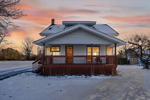 Photo of 611 W Flint Street, Davison, MI 48423 (MLS # 50196347)