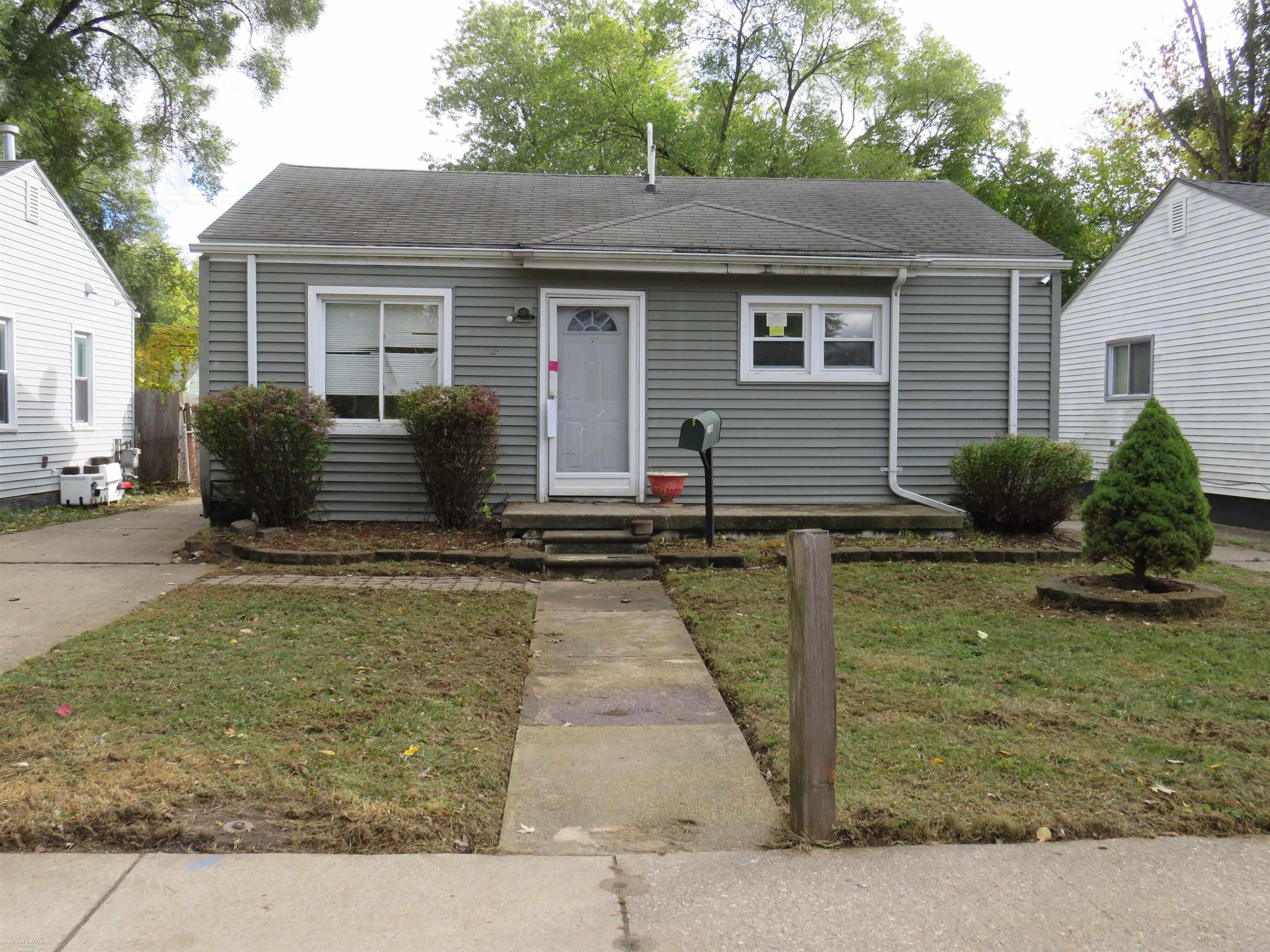 Warren, Michigan 48091, United States, 2 Bedrooms Bedrooms, ,1 BathroomBathrooms,Residential,Pending,251271