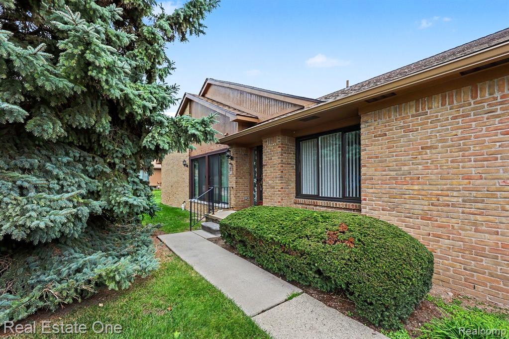 2193 London Bridge Drive