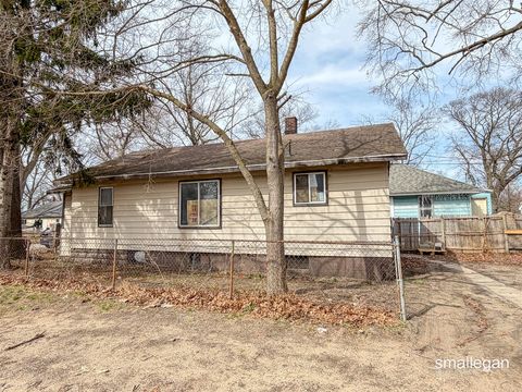 Photo of 2128 8th Street, Muskegon, MI 49444 (MLS # 70523082)