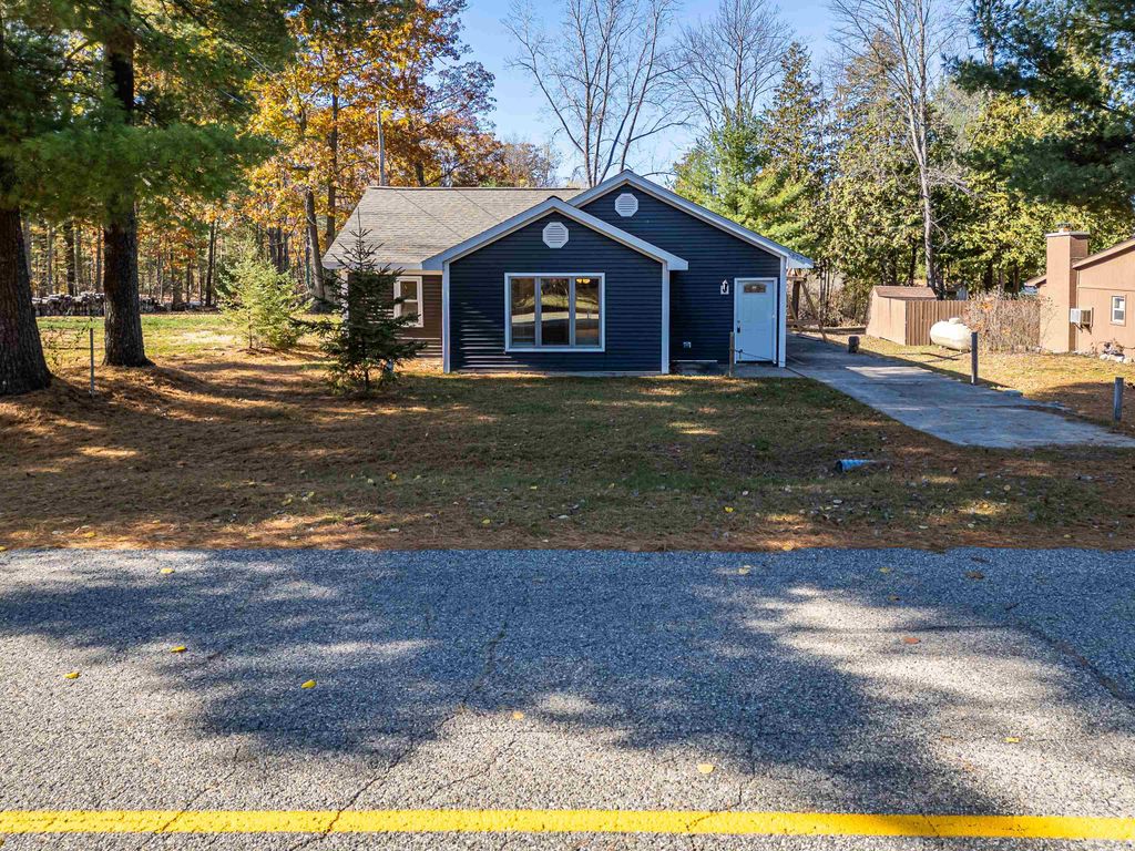 Photo of 5827 Cedar Lake Road, Gladwin, MI 48624 (MLS # 50200413)