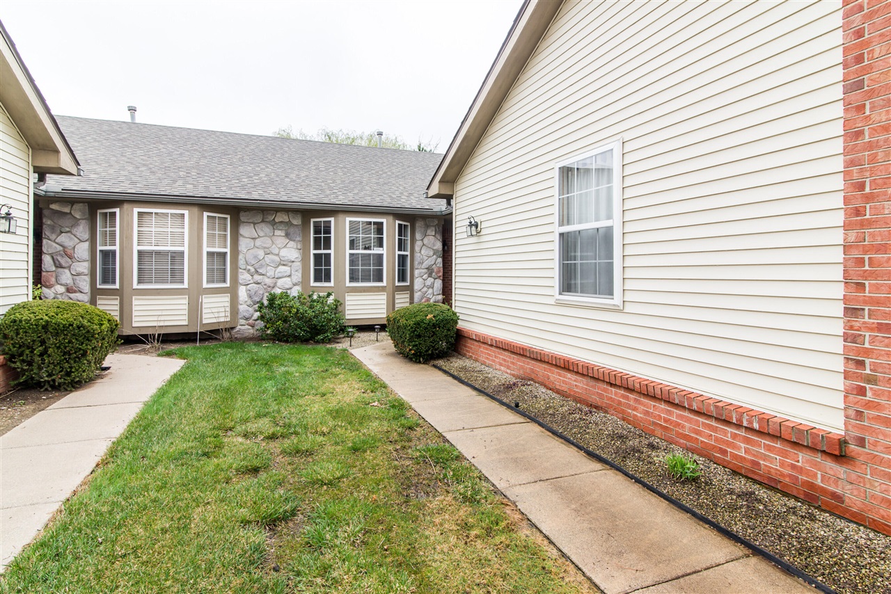 1854 N Kenwyck Drive