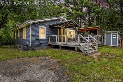 Photo of 4325 Lapeer Road, Columbiaville, MI 48421 (MLS # 61031918)