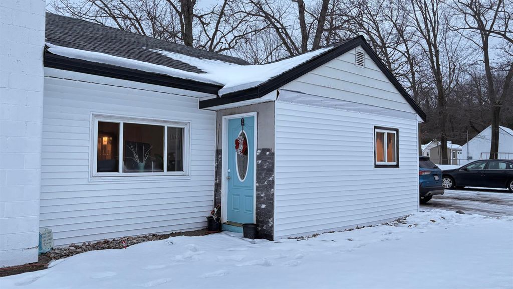 Photo of 607 W Federal Avenue, Houghton Lake, MI 48629 (MLS # 50197177)