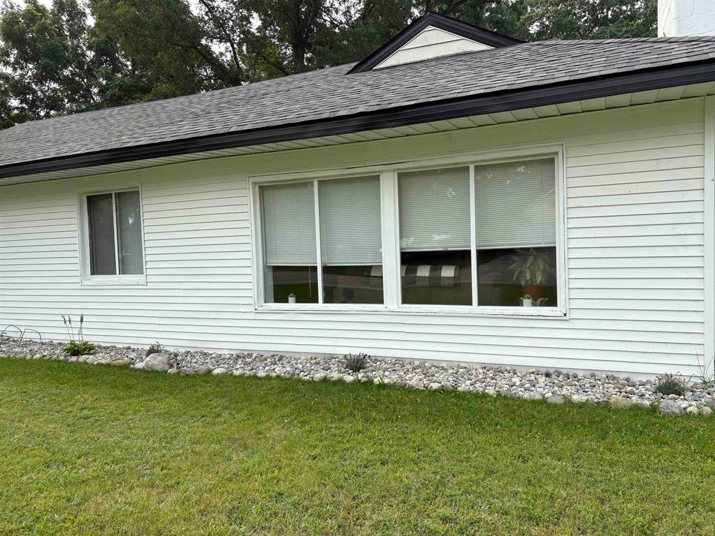 Photo of 607 W Federal Avenue, Houghton Lake, MI 48629 (MLS # 50197177)
