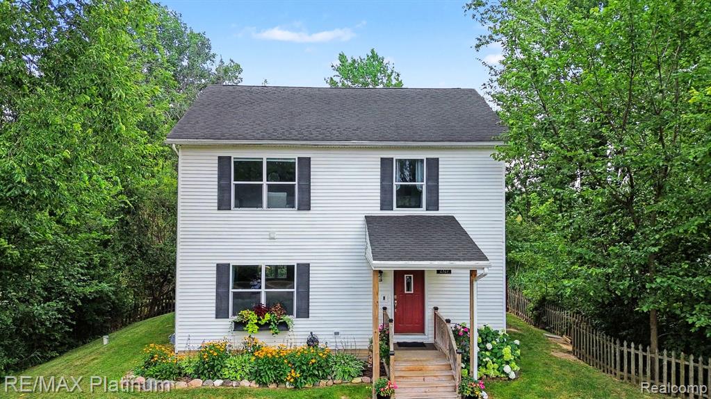 2327 Hammerslea Road