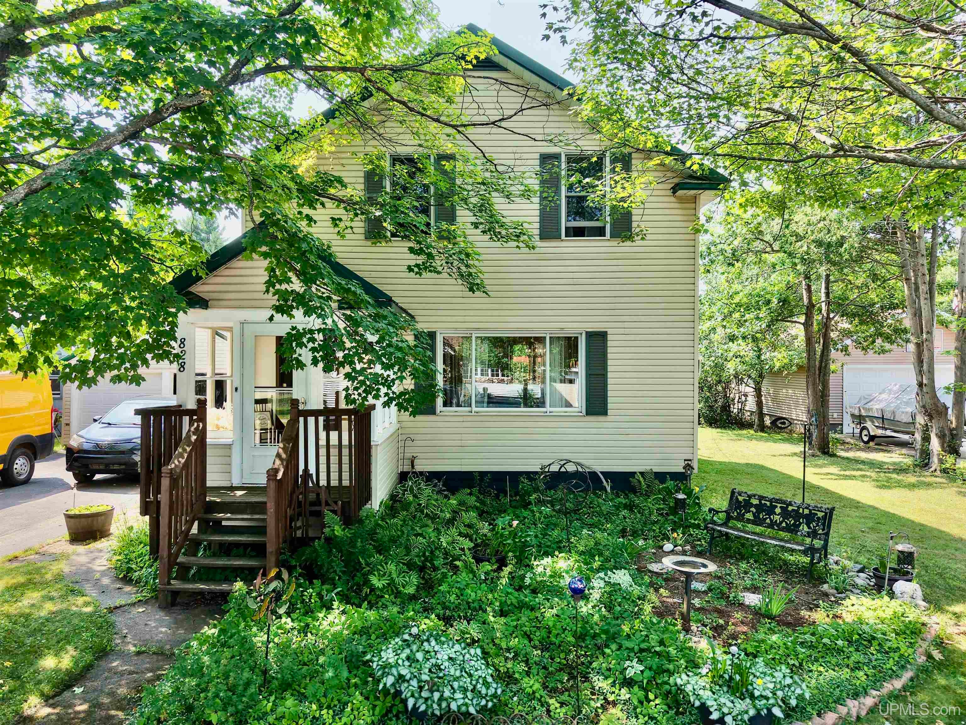 828 Michigan St Street