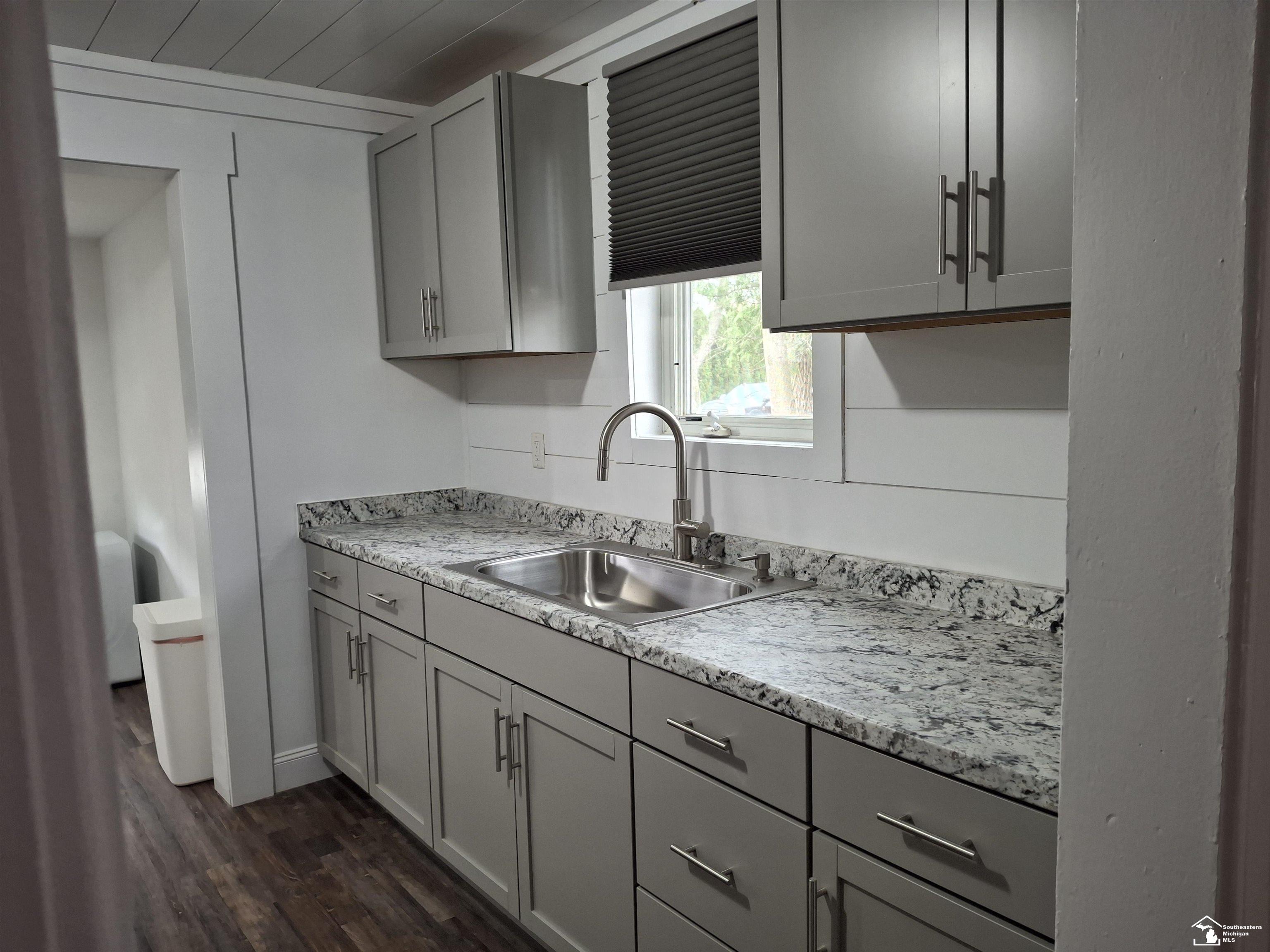 2052 Pleasantview Street