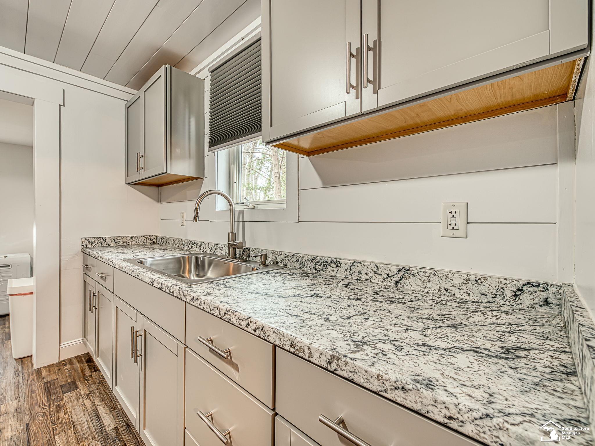 2052 Pleasantview Street