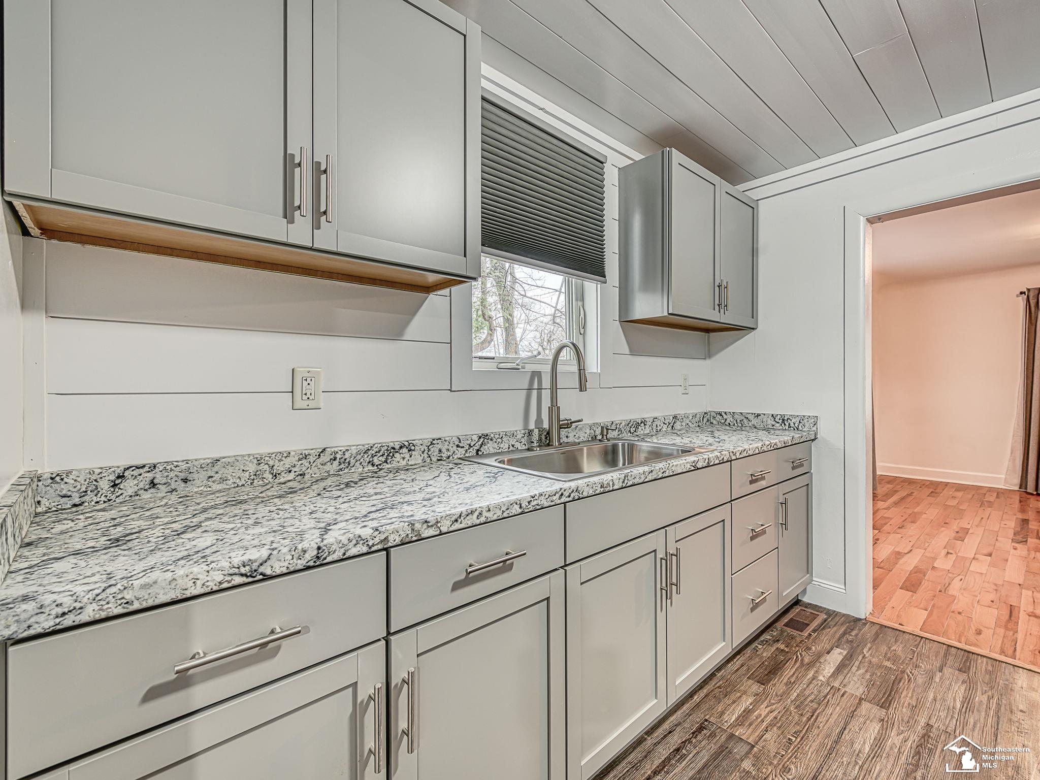 2052 Pleasantview Street