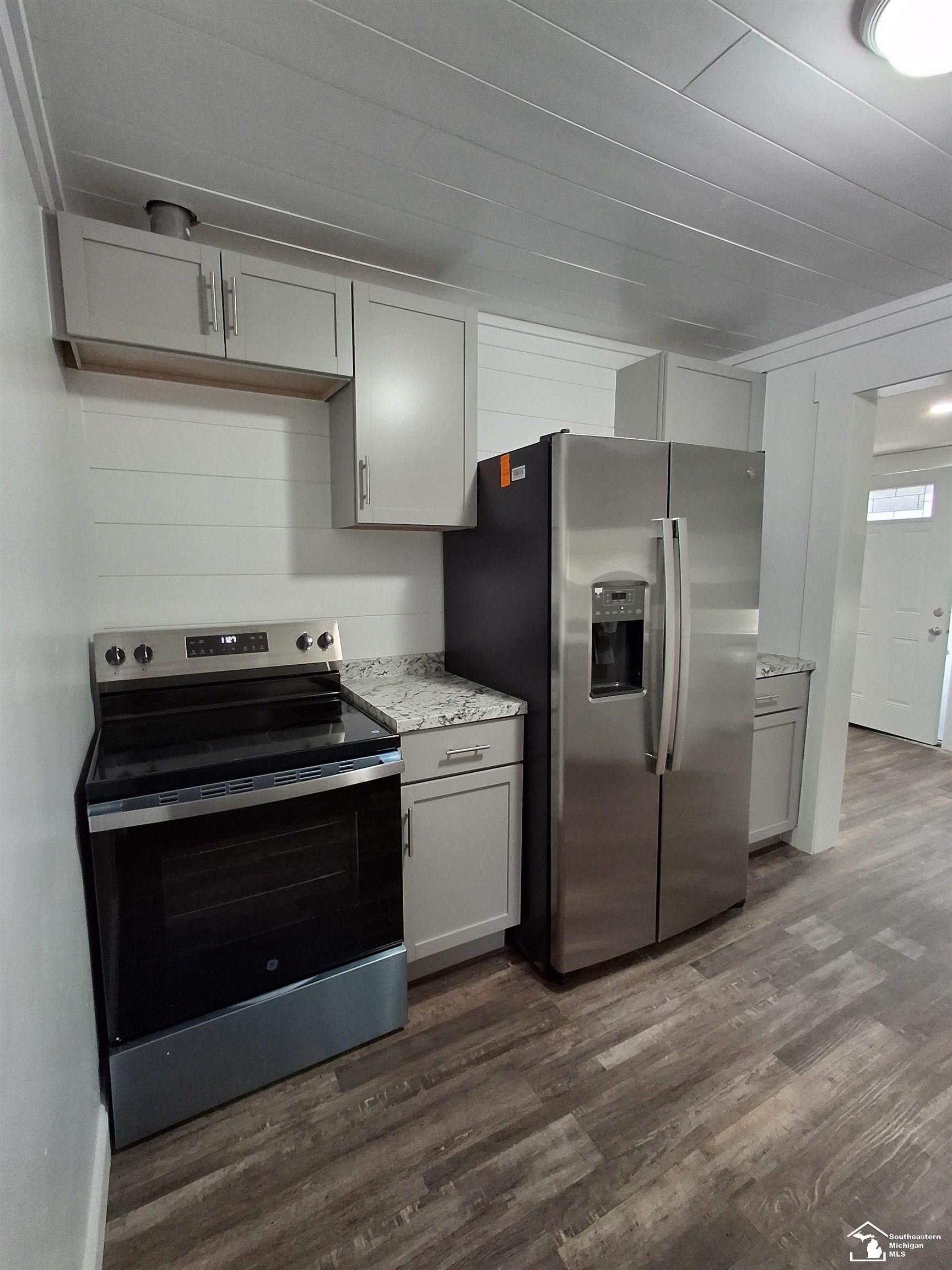 2052 Pleasantview Street