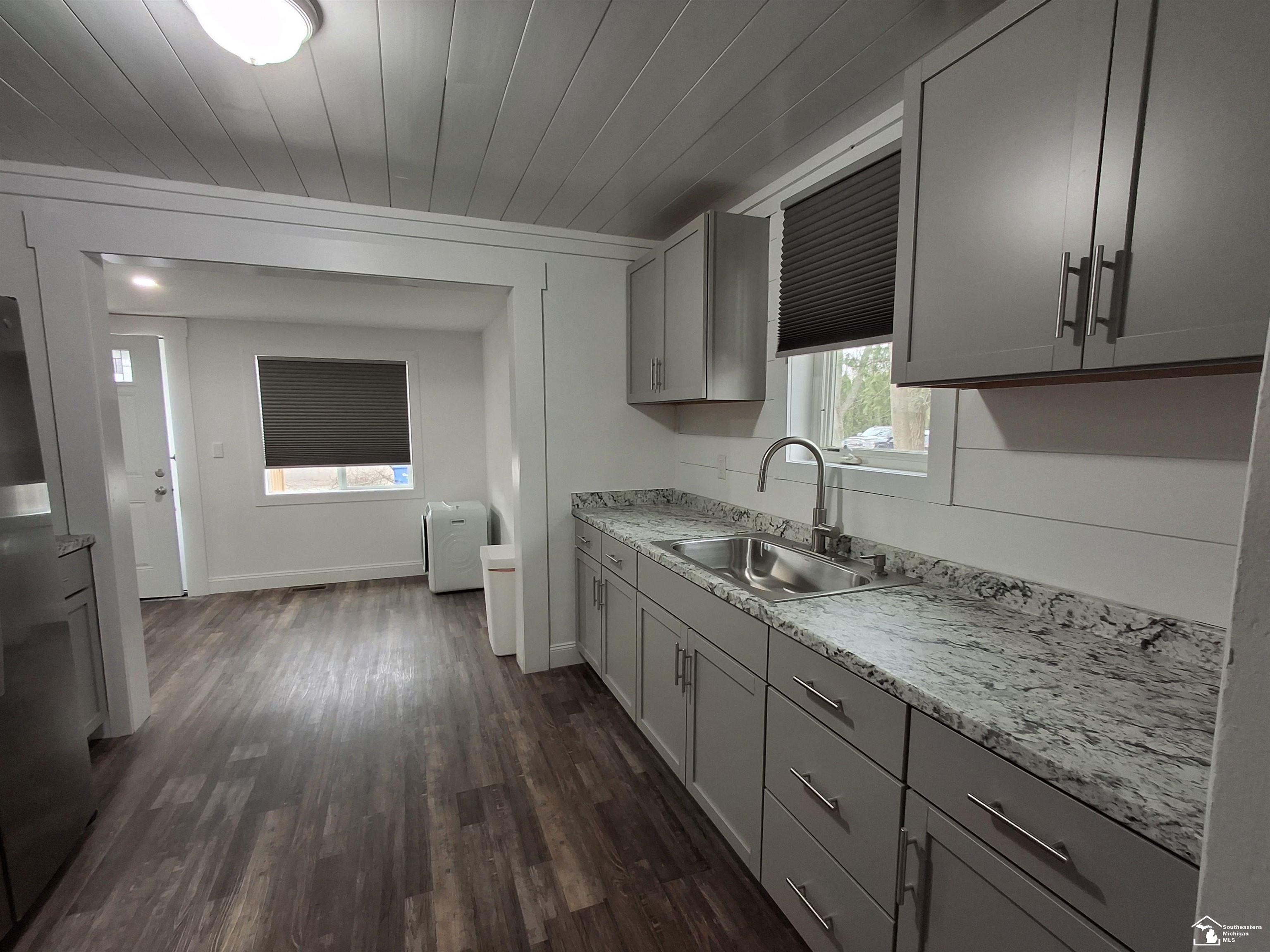 2052 Pleasantview Street