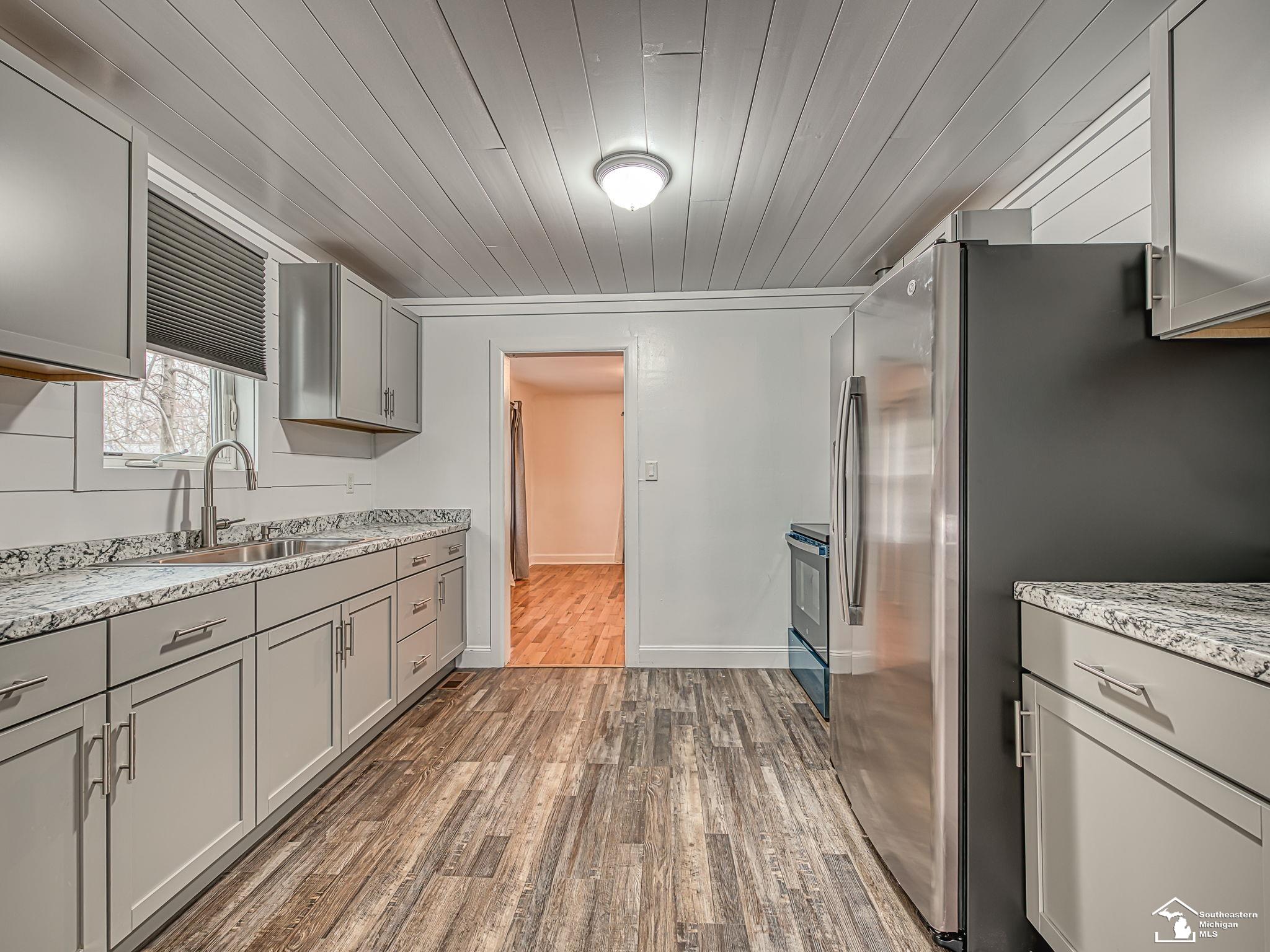 2052 Pleasantview Street