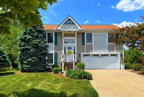 Photo of 558 Thornhill Court, Belleville, MI 48111 (MLS # 70537586)