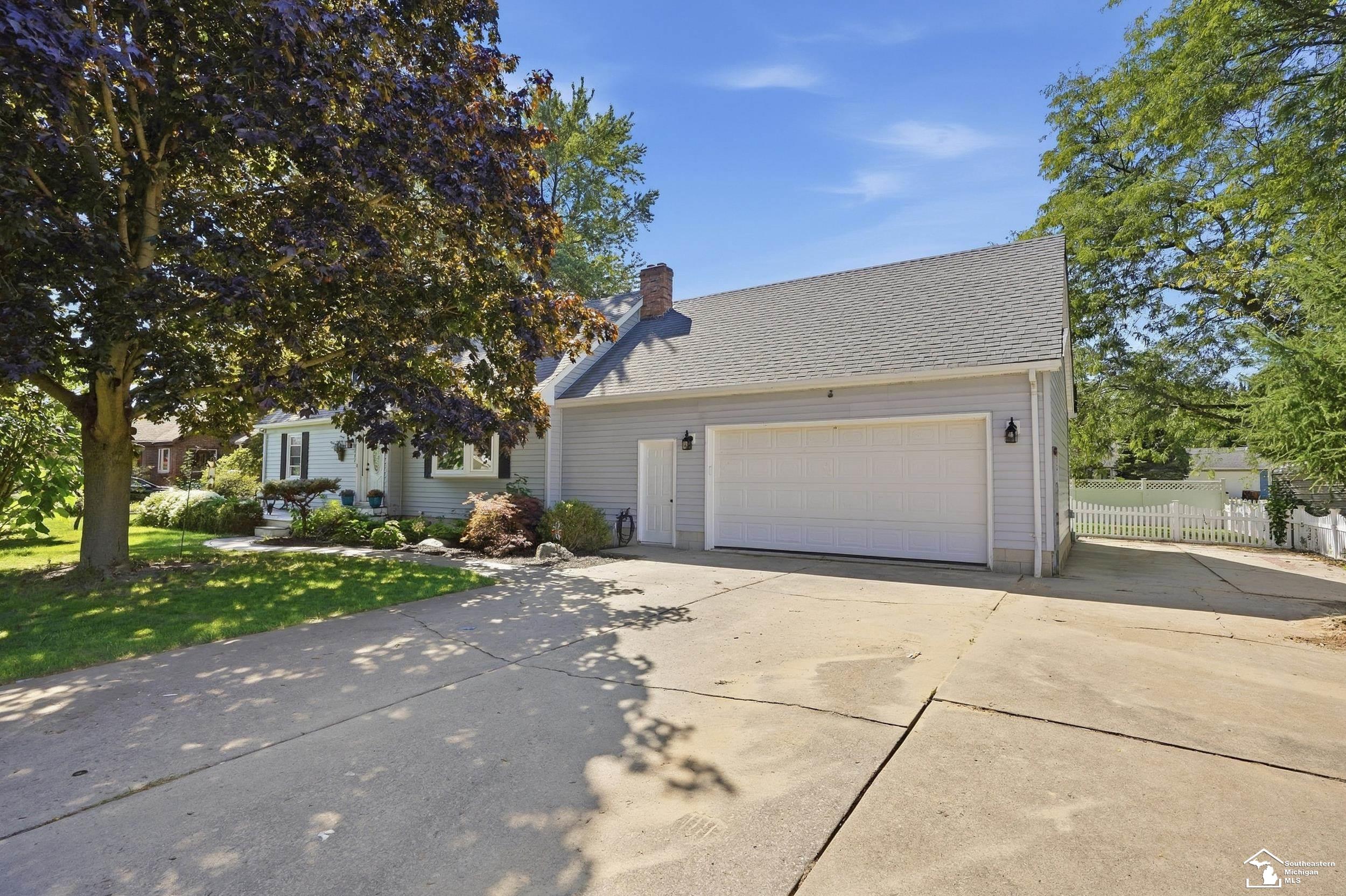 3498 Iroquois Trail
