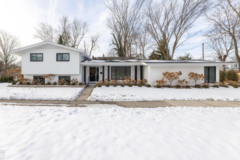 Photo of 152 Kerby Road, Grosse Pointe Farms, MI 48236 (MLS # 50196419)